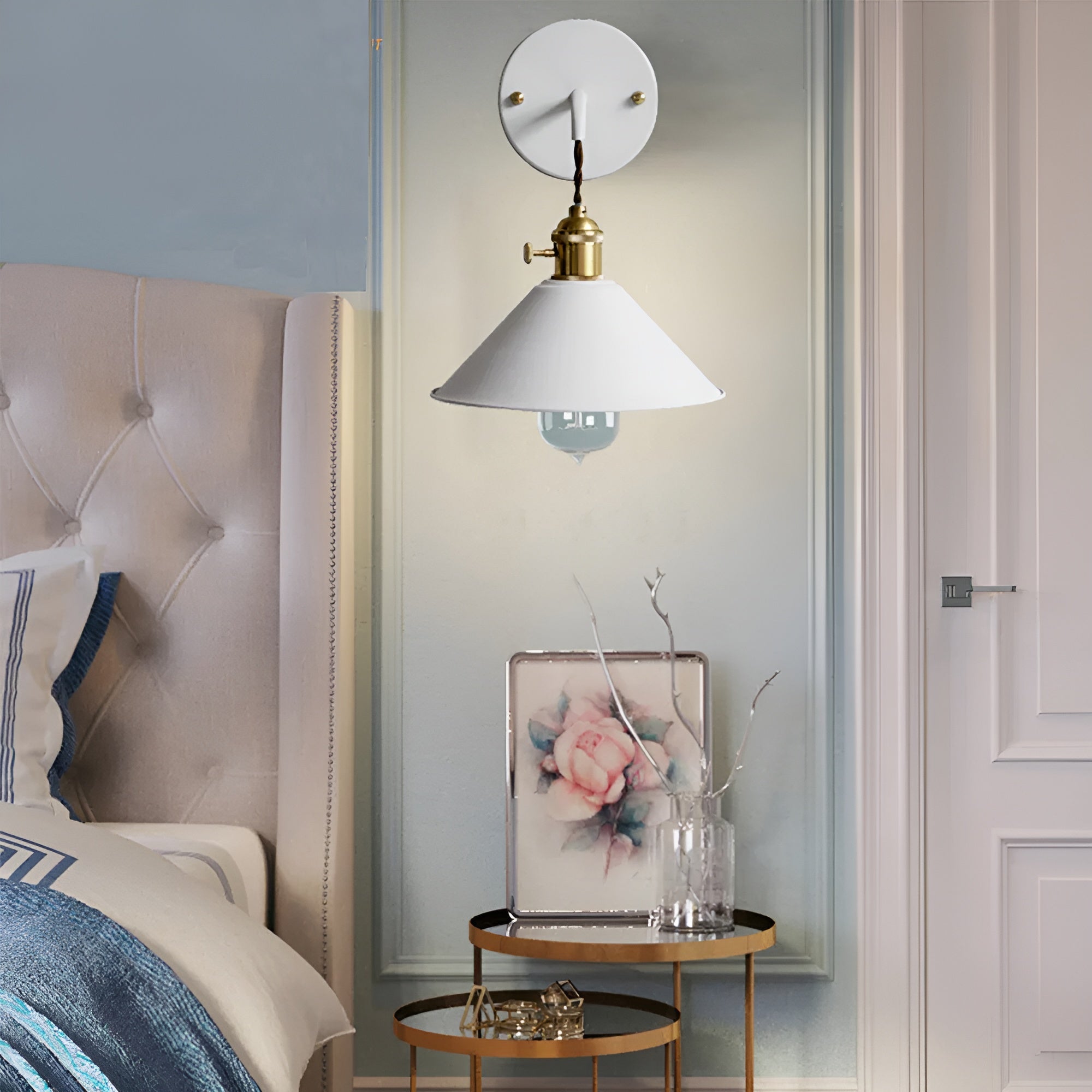 RetroGlow – Vintage-Inspiring Wall Lamp with Playful Elegance