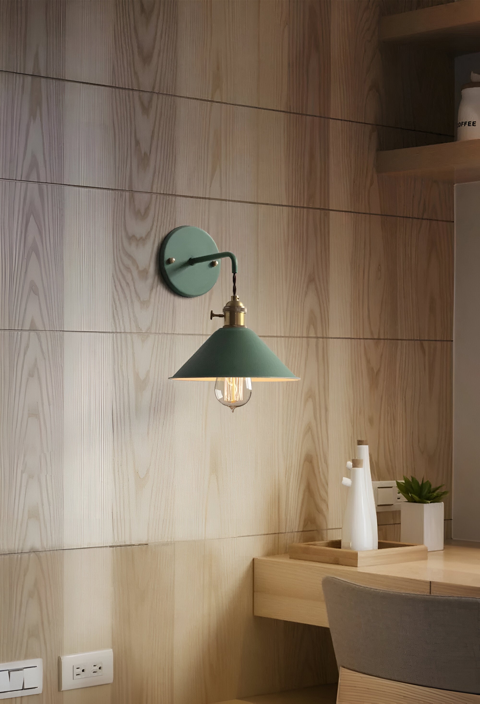 RetroGlow – Vintage-Inspiring Wall Lamp with Playful Elegance
