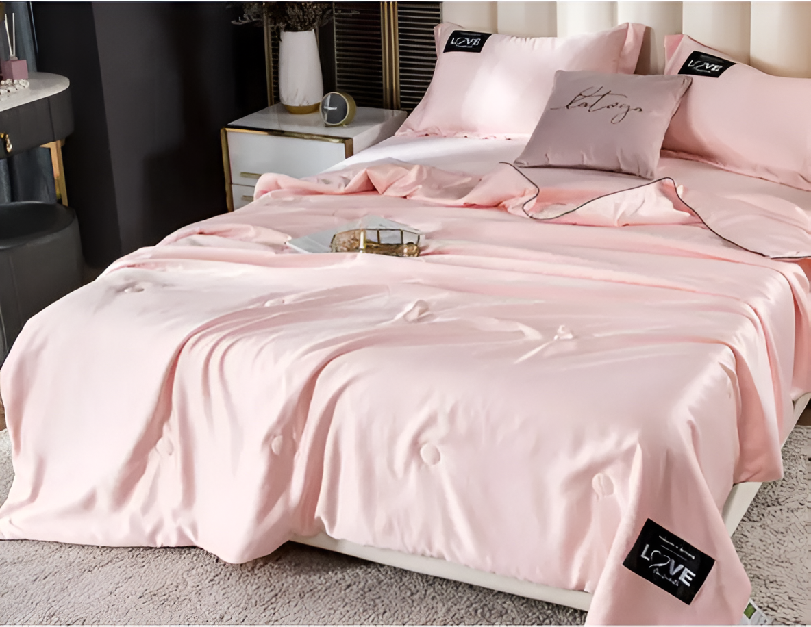 SilkyDream – Luxury Silk Duvet for Four Seasons Comfort