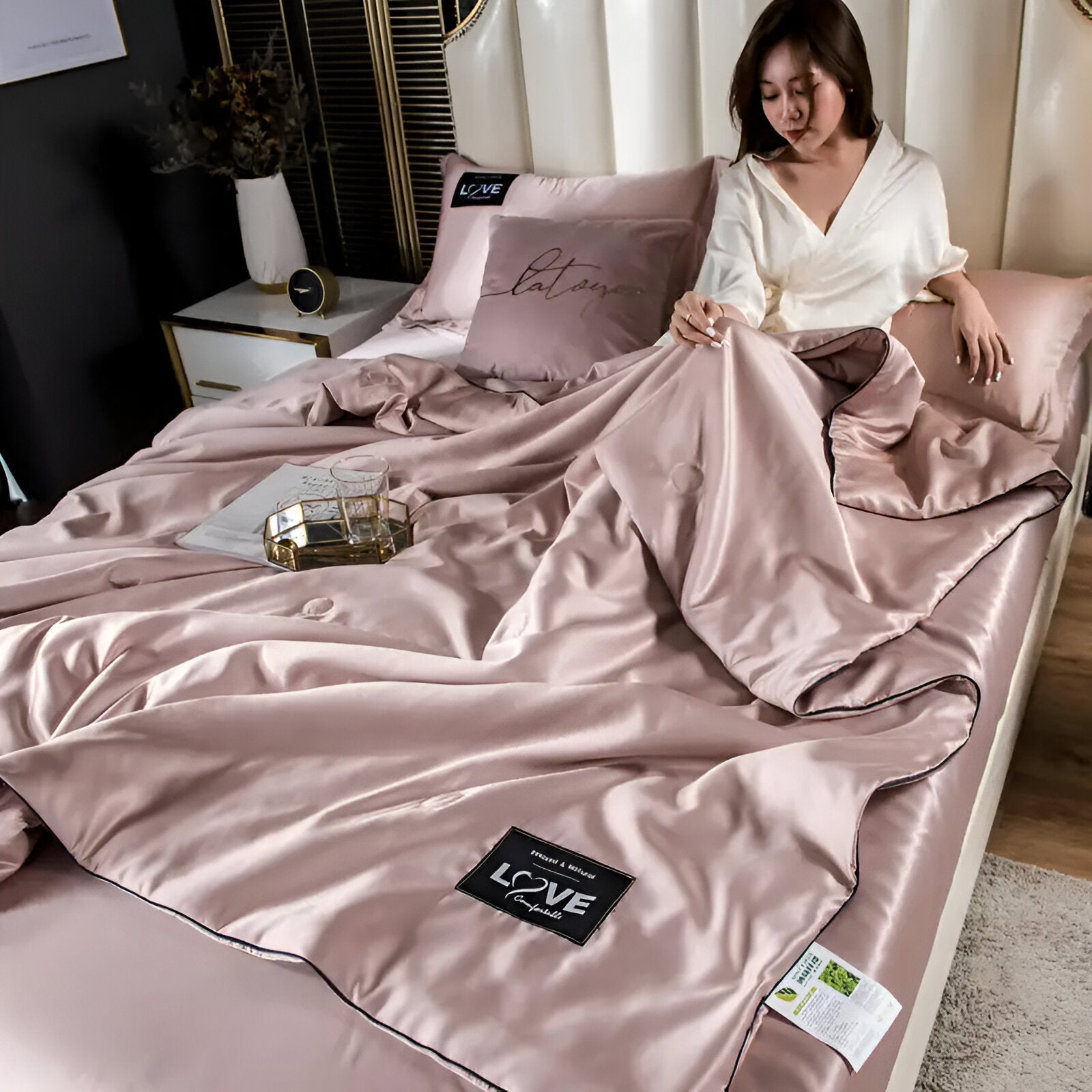 SilkyDream – Luxury Silk Duvet for Four Seasons Comfort