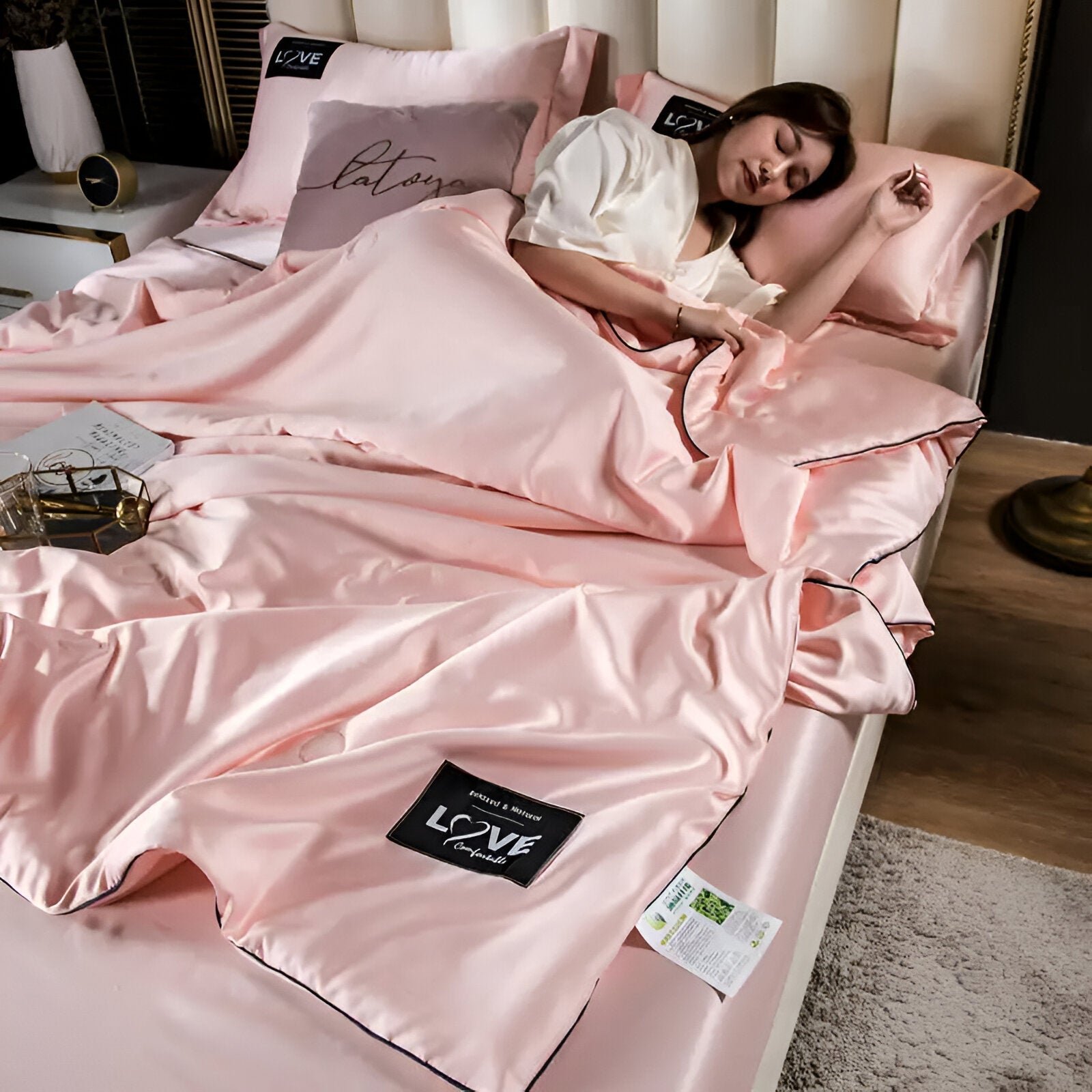 SilkyDream – Luxury Silk Duvet for Four Seasons Comfort