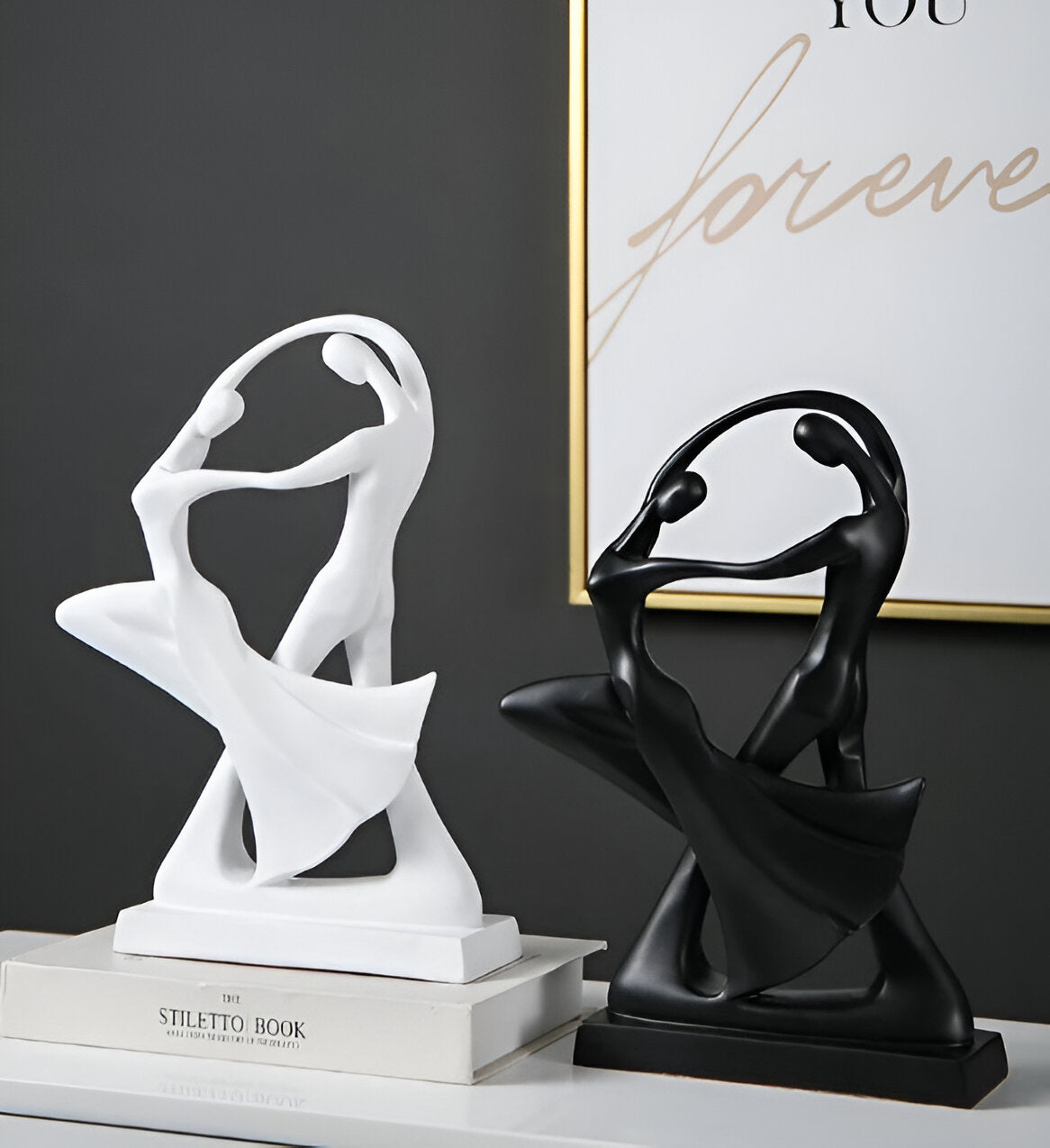 SwayDuo – Modern Dancing Sculpture of Elegant Resin for an Artistic Interior
