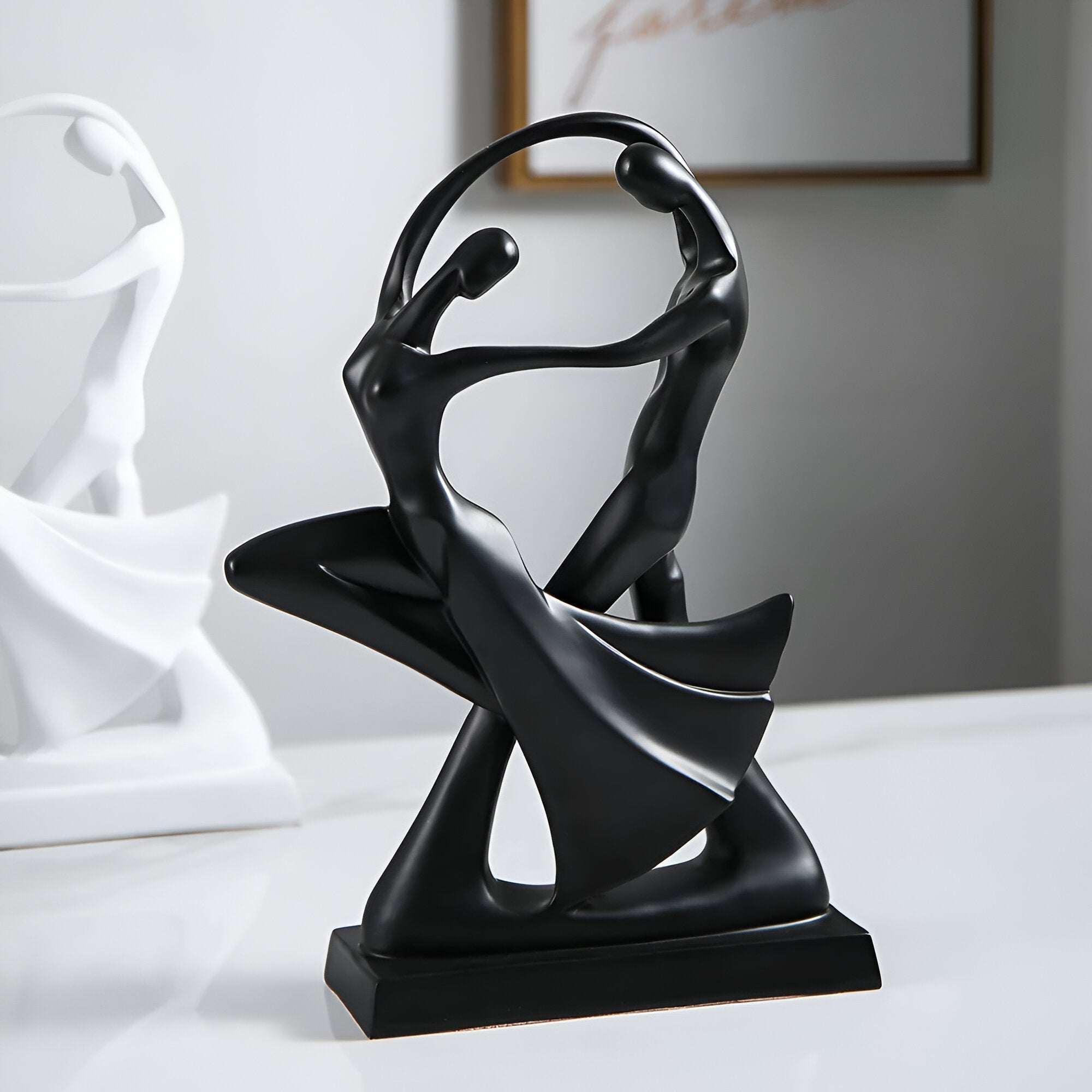 SwayDuo – Modern Dancing Sculpture of Elegant Resin for an Artistic Interior