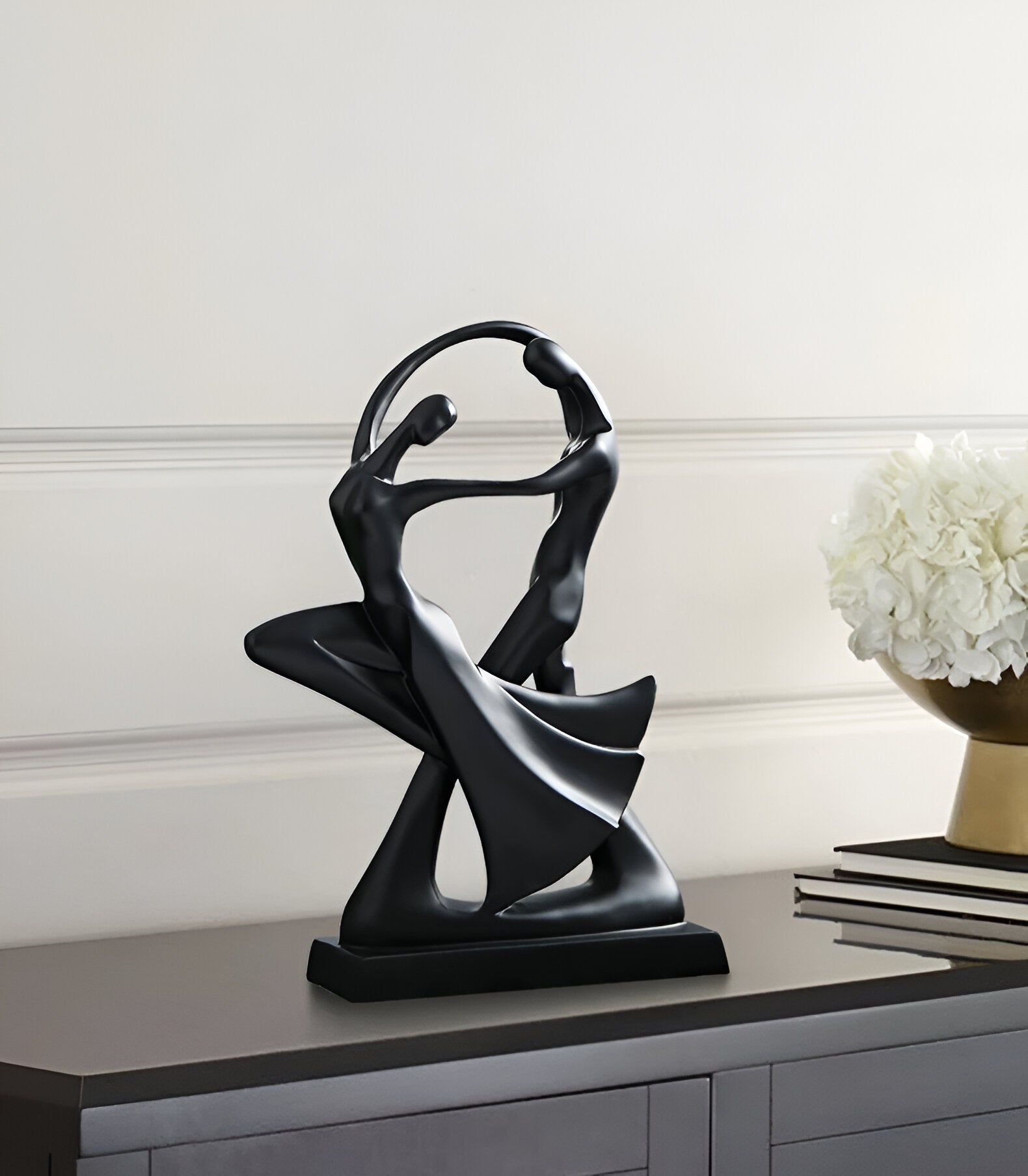 SwayDuo – Modern Dancing Sculpture of Elegant Resin for an Artistic Interior