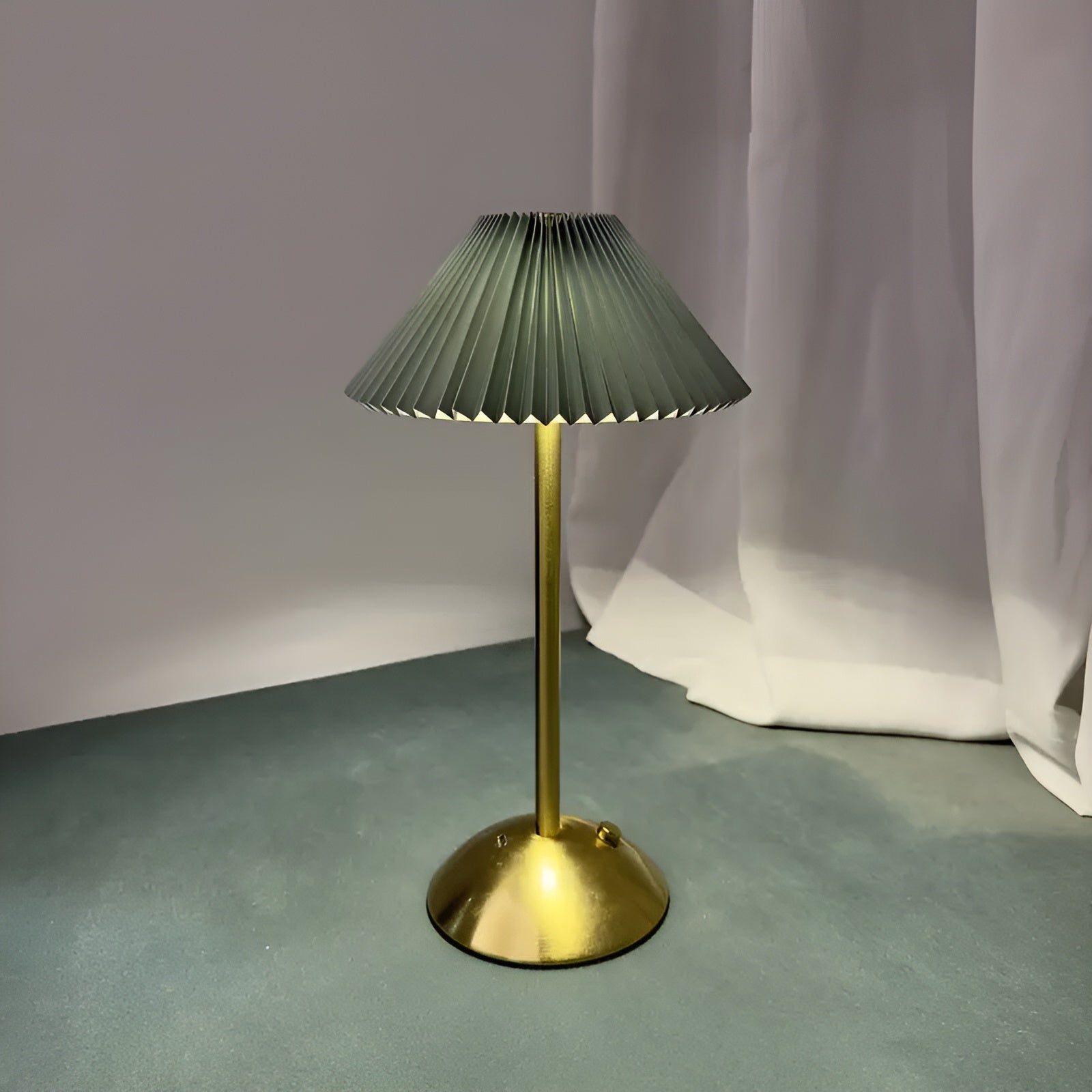 LumiFlex – Wireless Table Lamp with Elegant Design and Adjustable LED Lighting