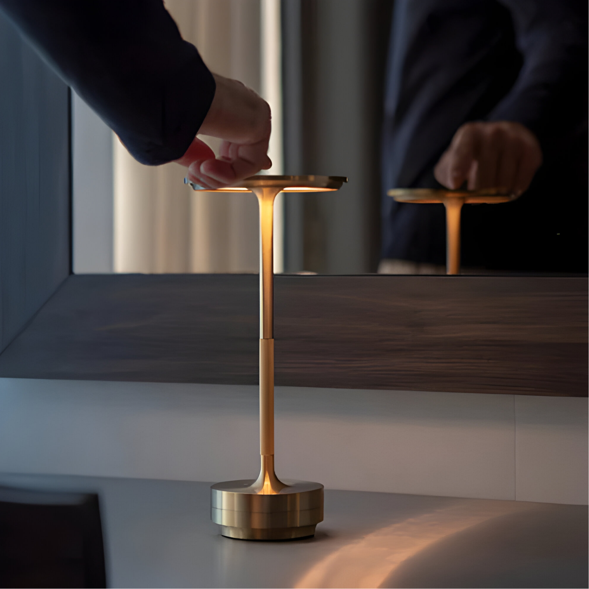 GlowLite – Luxury Wireless Table Lamp with Dimmable Touch Control