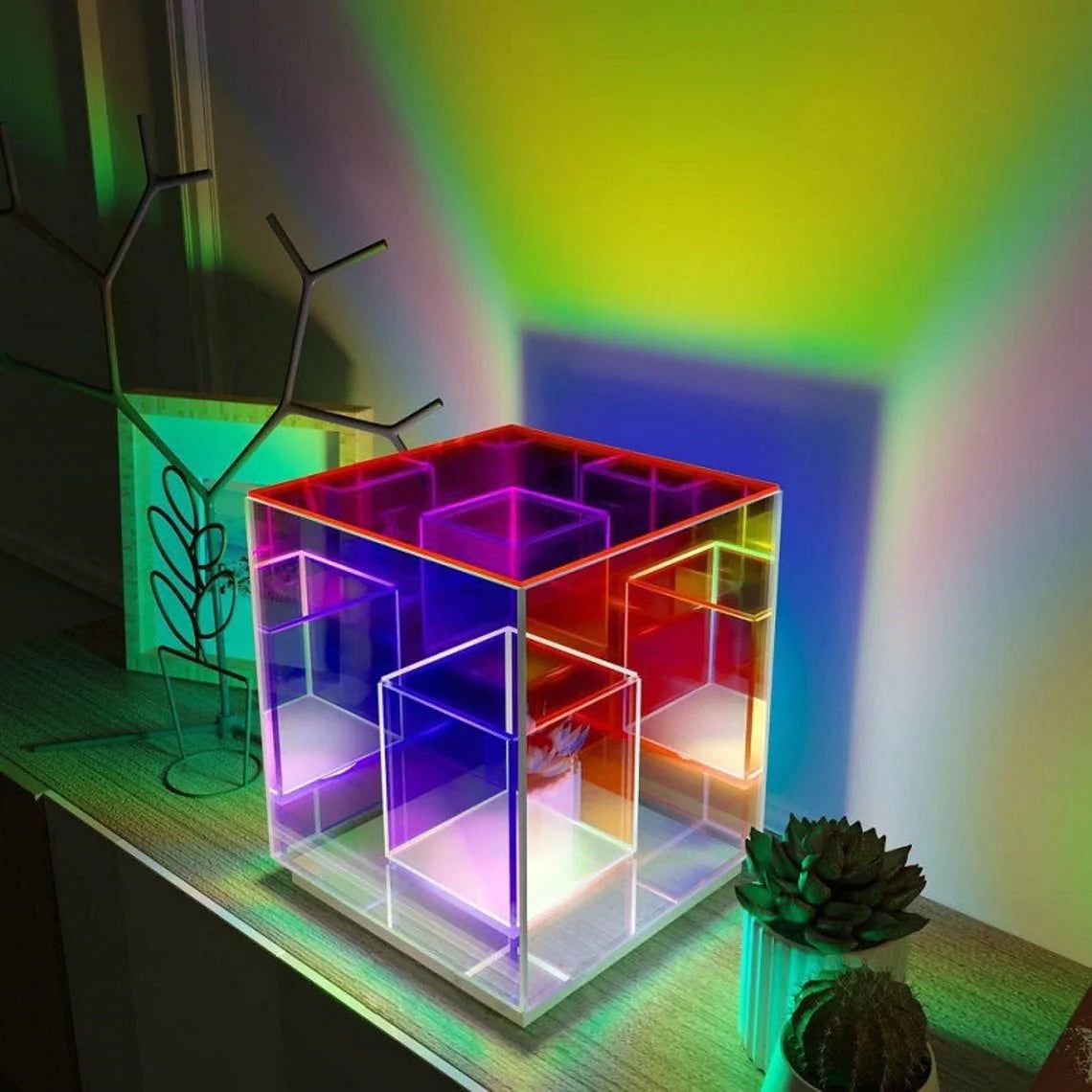 LumiPrism – Design Table Lamp with Playful Light and Luxurious Cube Shape