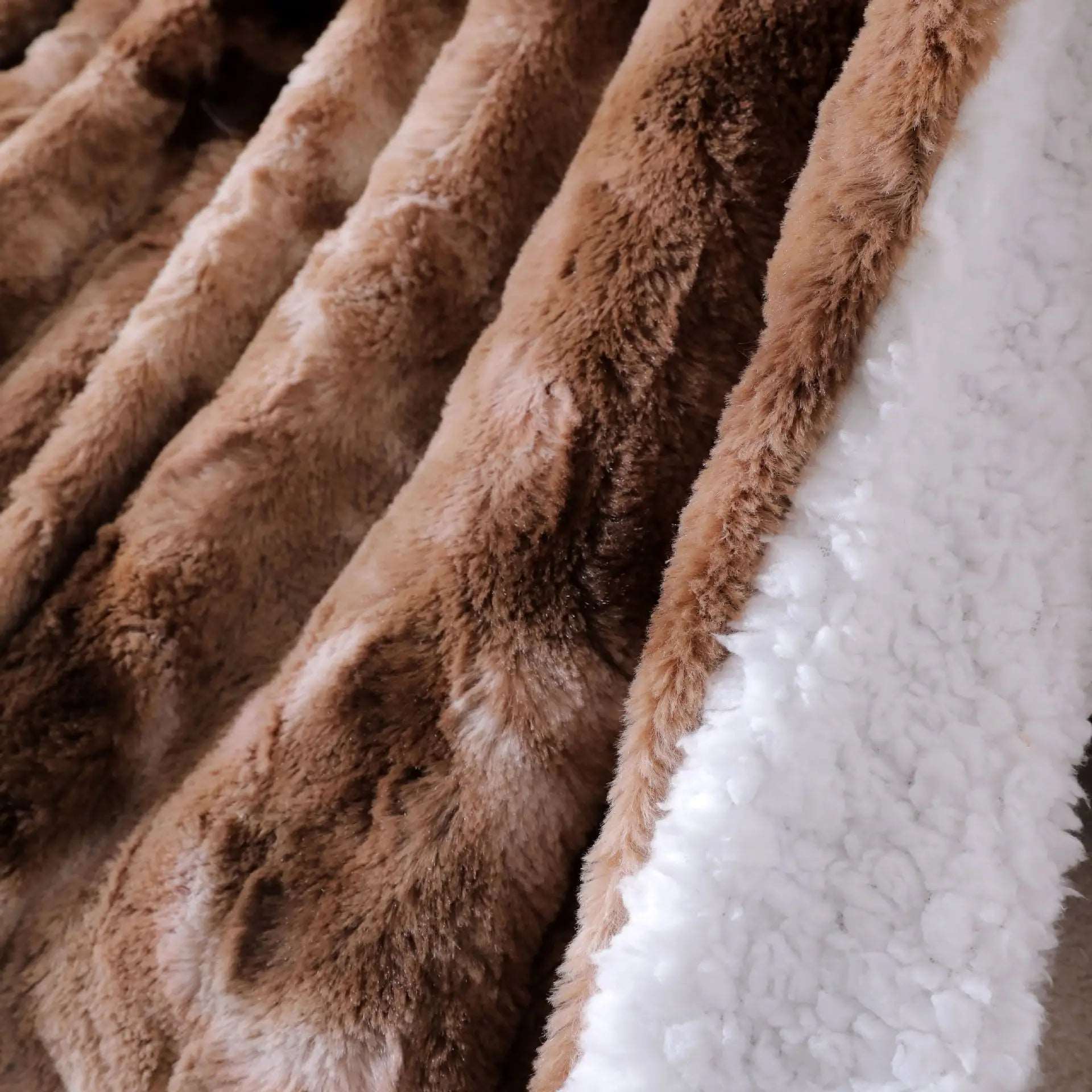 CloudLuxe – Double-Layered Fluffy Bedspread with Luxury Comfort