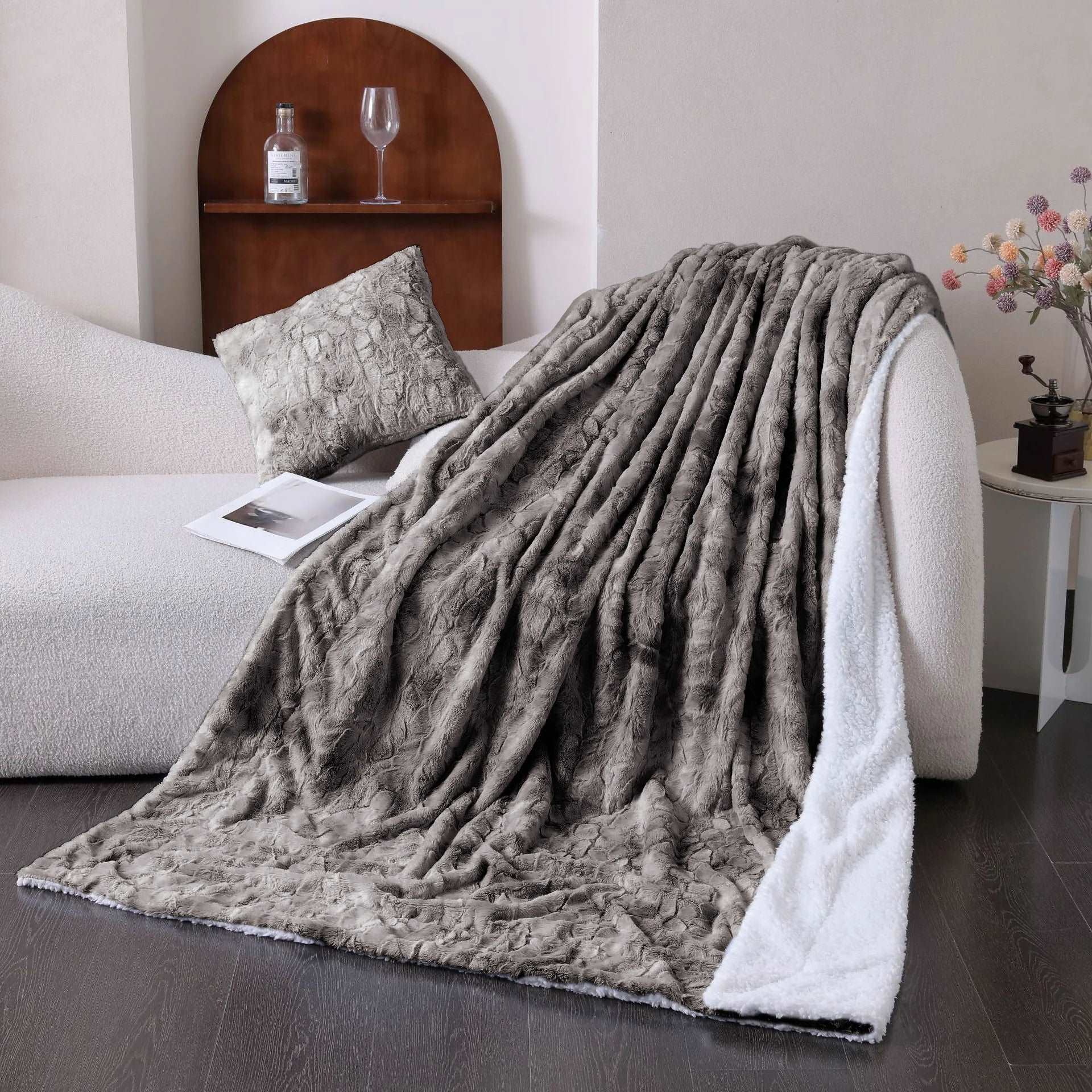 CloudLuxe – Double-Layered Fluffy Bedspread with Luxury Comfort
