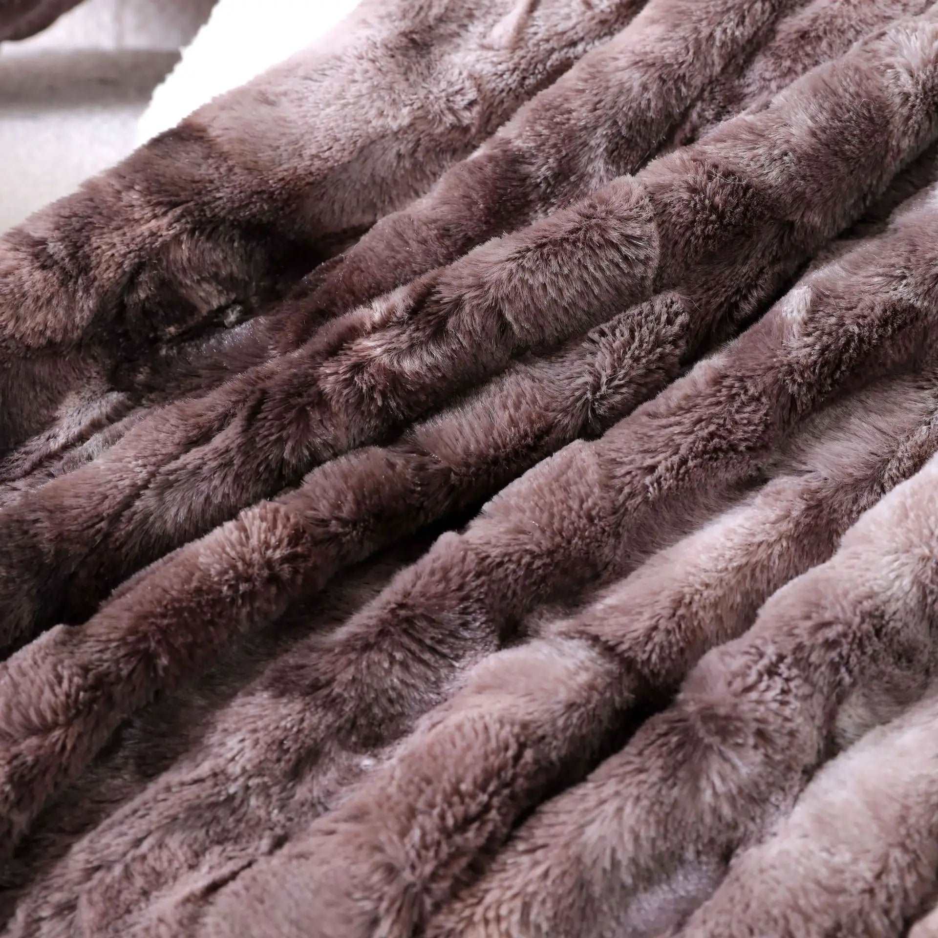CloudLuxe – Double-Layered Fluffy Bedspread with Luxury Comfort