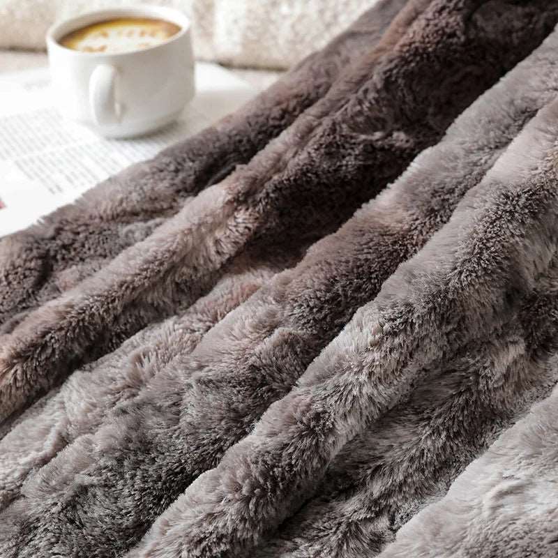 CloudLuxe – Double-Layered Fluffy Bedspread with Luxury Comfort