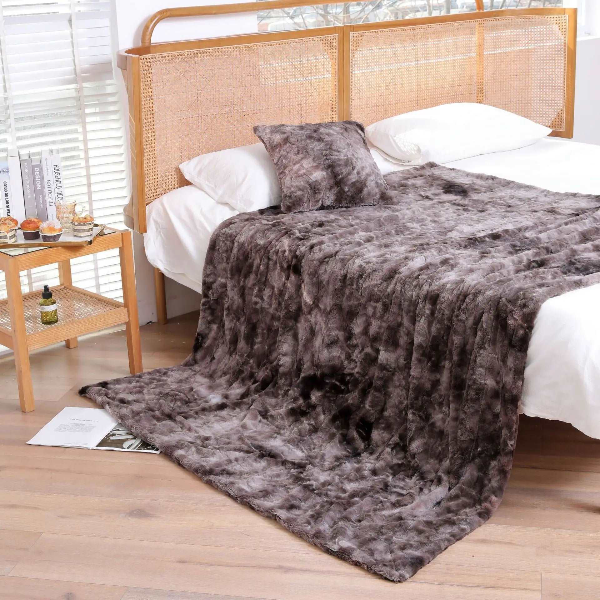 CloudLuxe – Double-Layered Fluffy Bedspread with Luxury Comfort