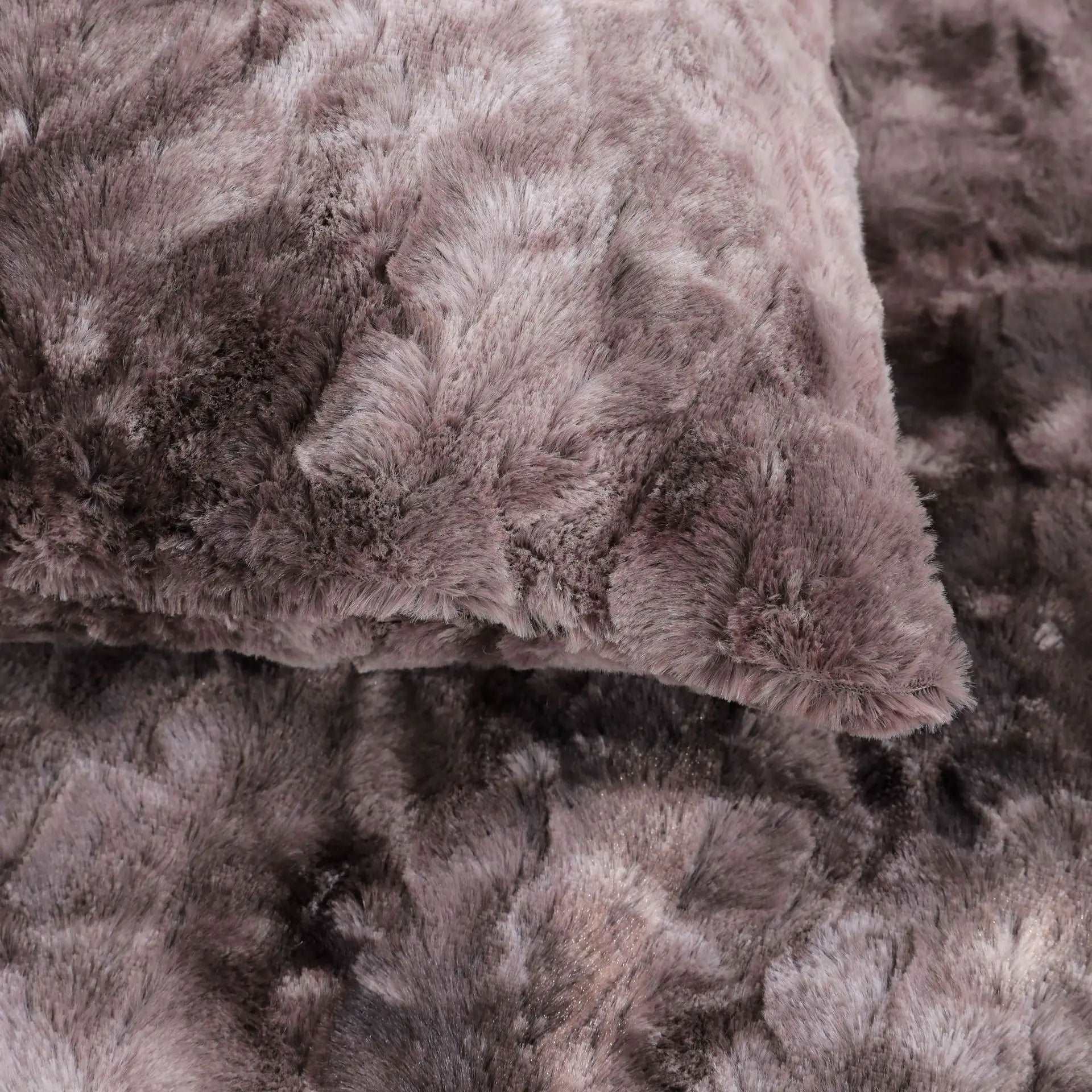 CloudLuxe – Double-Layered Fluffy Bedspread with Luxury Comfort