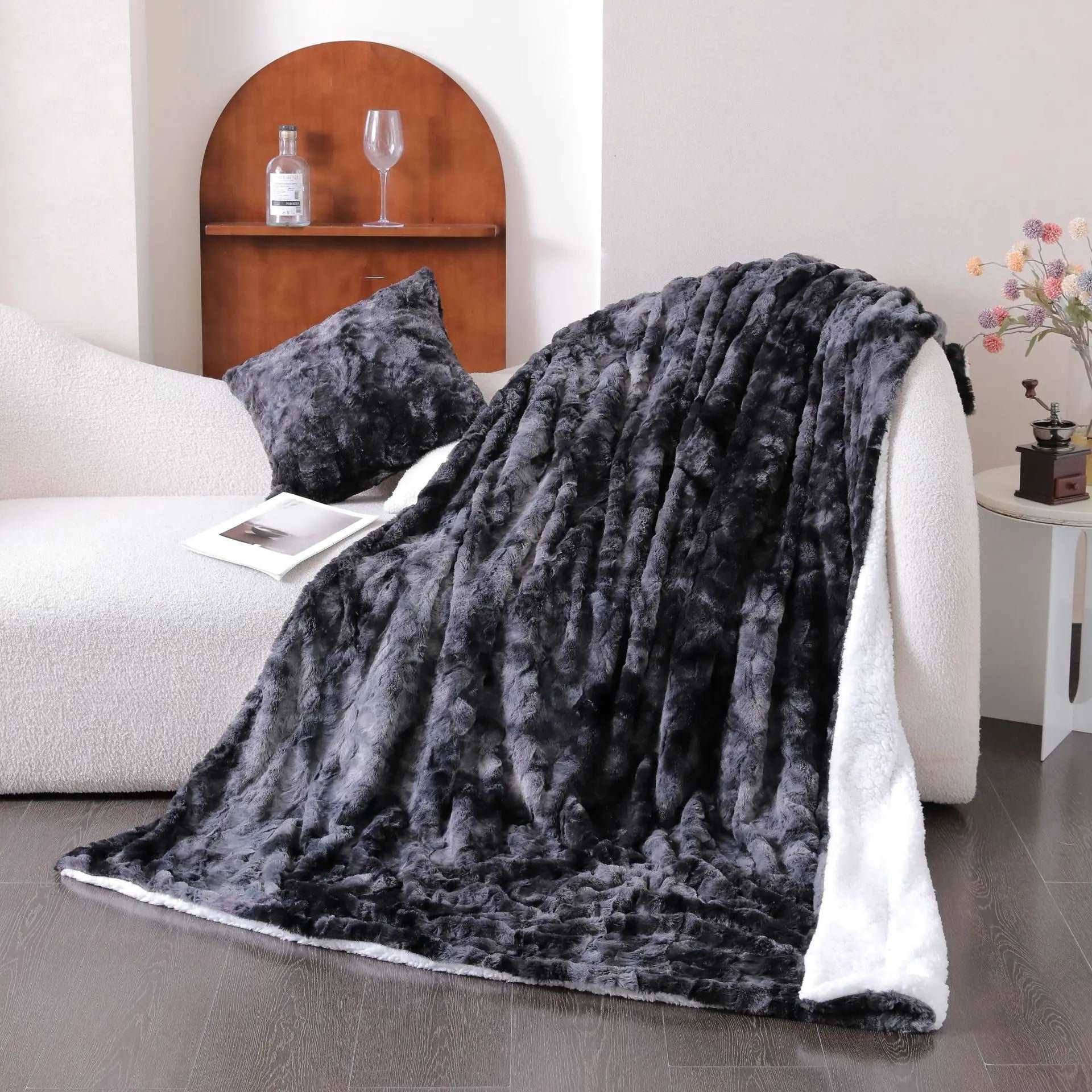 CloudLuxe – Double-Layered Fluffy Bedspread with Luxury Comfort