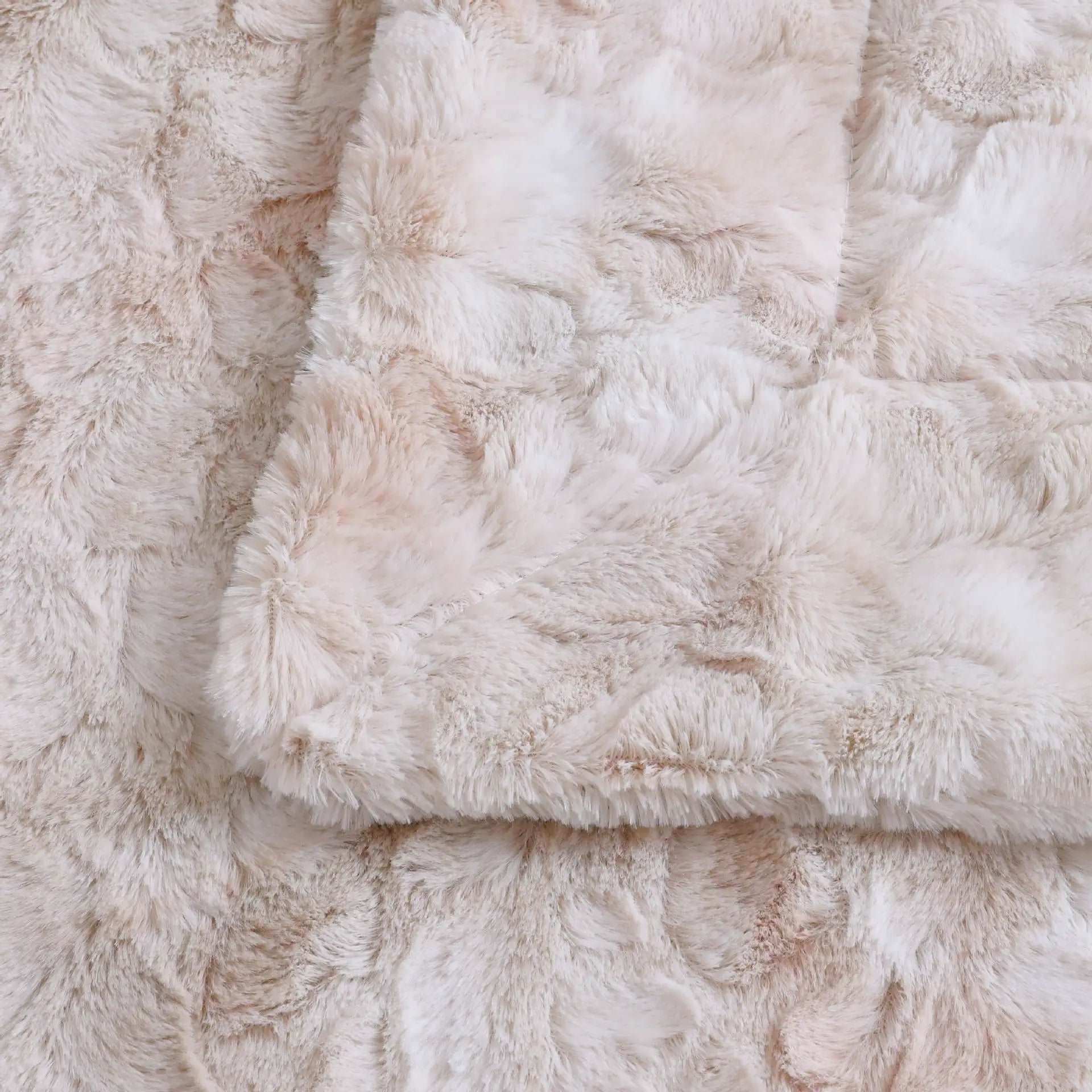 CloudLuxe – Double-Layered Fluffy Bedspread with Luxury Comfort