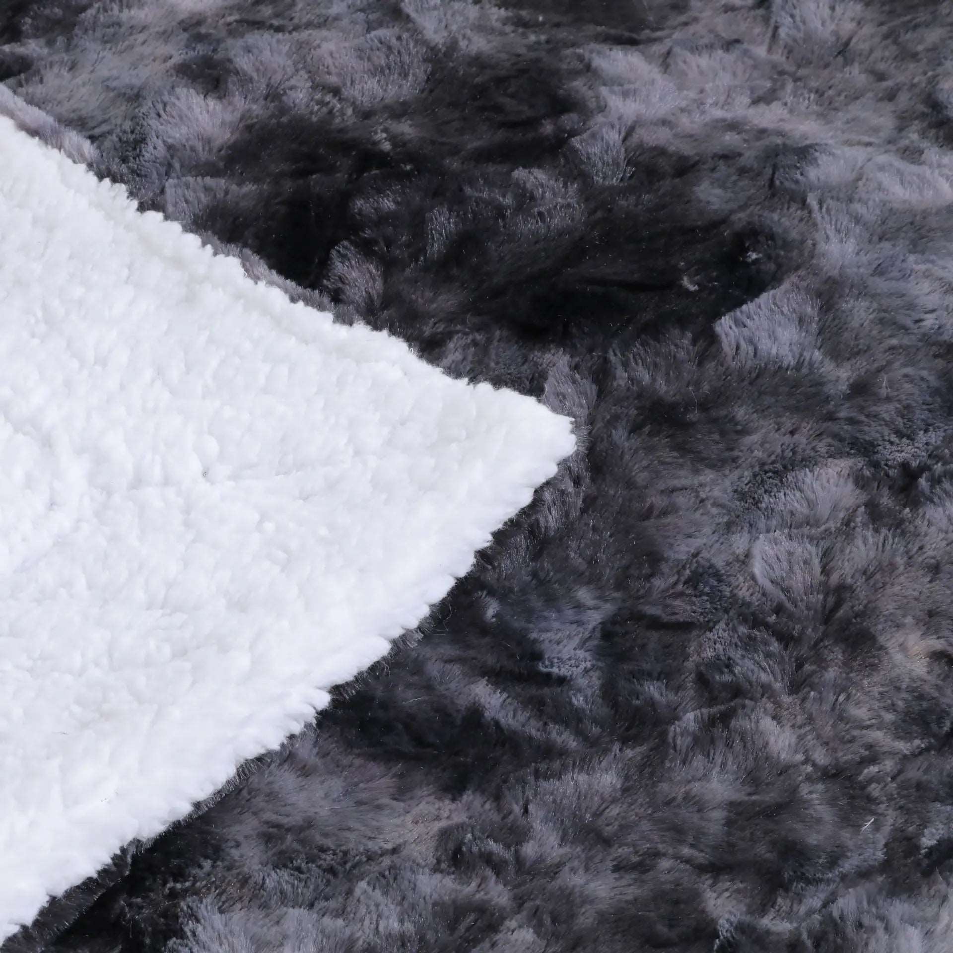 CloudLuxe – Double-Layered Fluffy Bedspread with Luxury Comfort