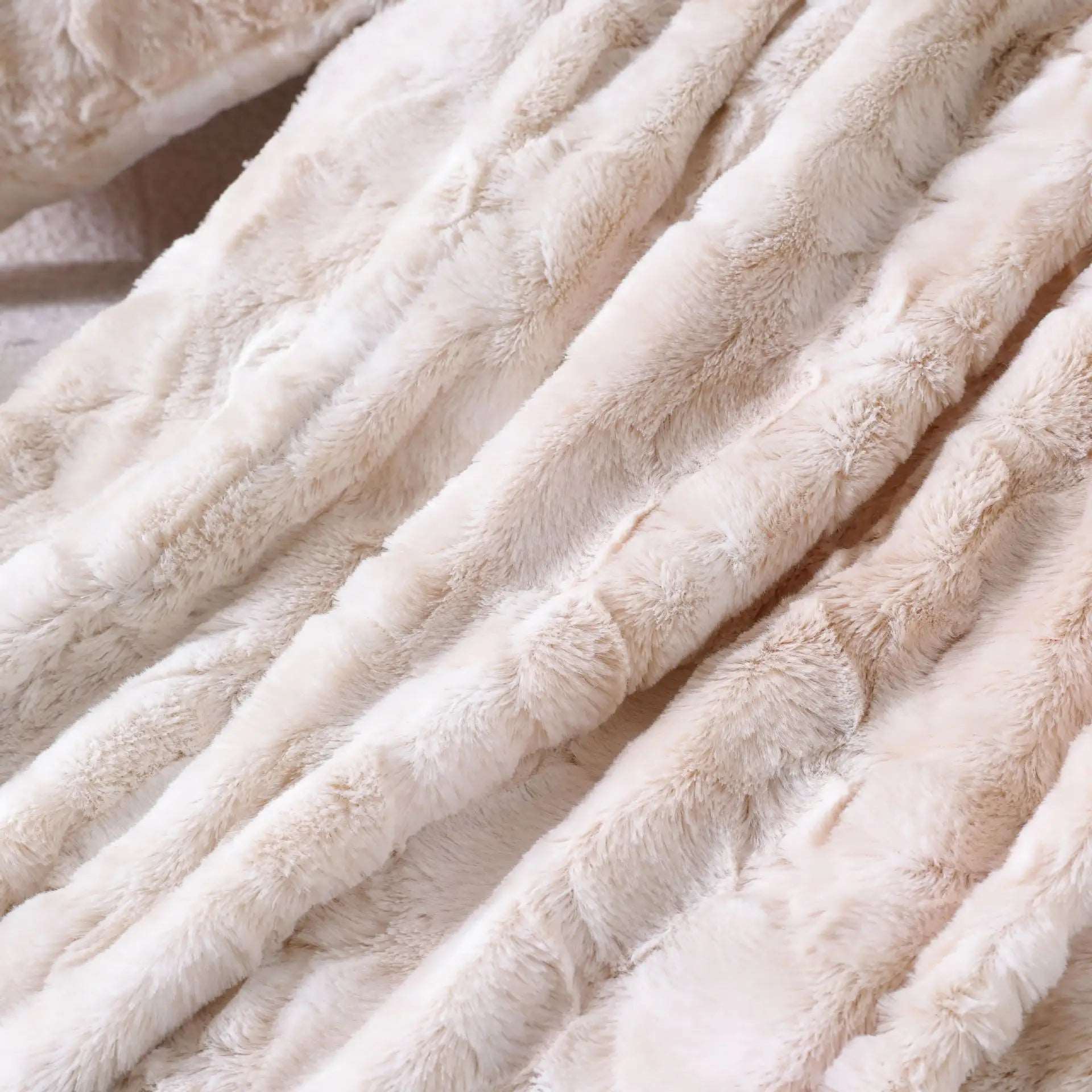 CloudLuxe – Double-Layered Fluffy Bedspread with Luxury Comfort