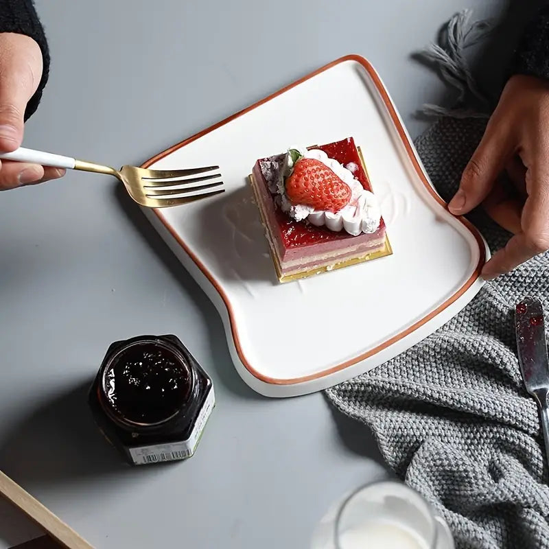 CeramiQ Toast Luxe Ceramic Plate – Playful Elegant for a Stylish Table Setting