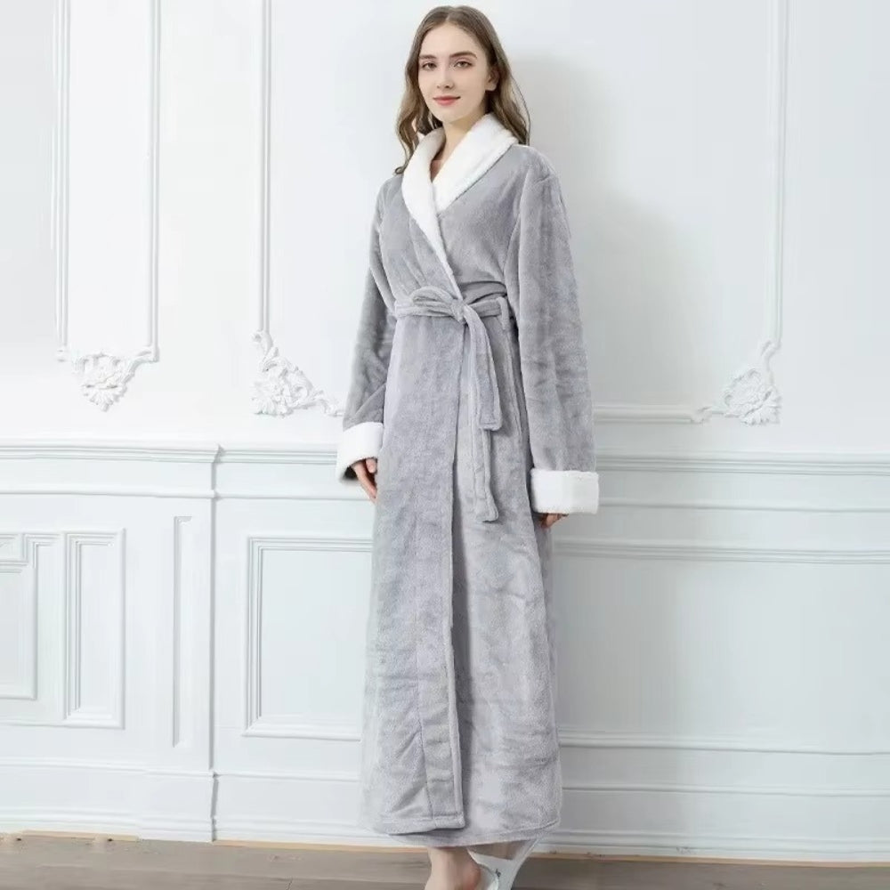 VeluSoft – Elegant Fleece Bathrobe with Luxury Contrast Finish for Relaxing Moments