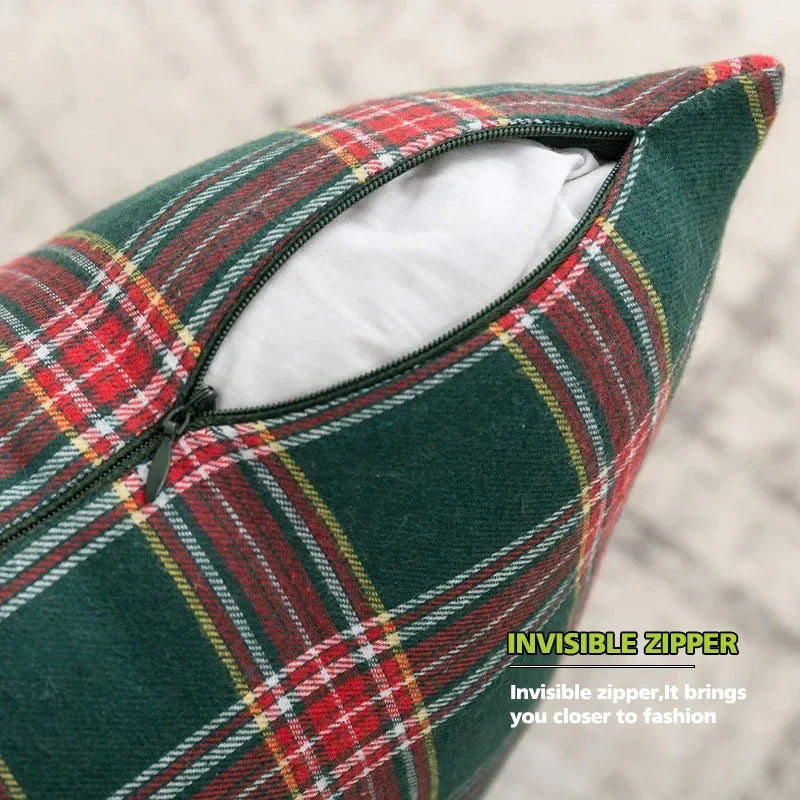 HolidayGlow – Christmas Plaid Cushion Cover with Snowflake Motif for a Magical Interior