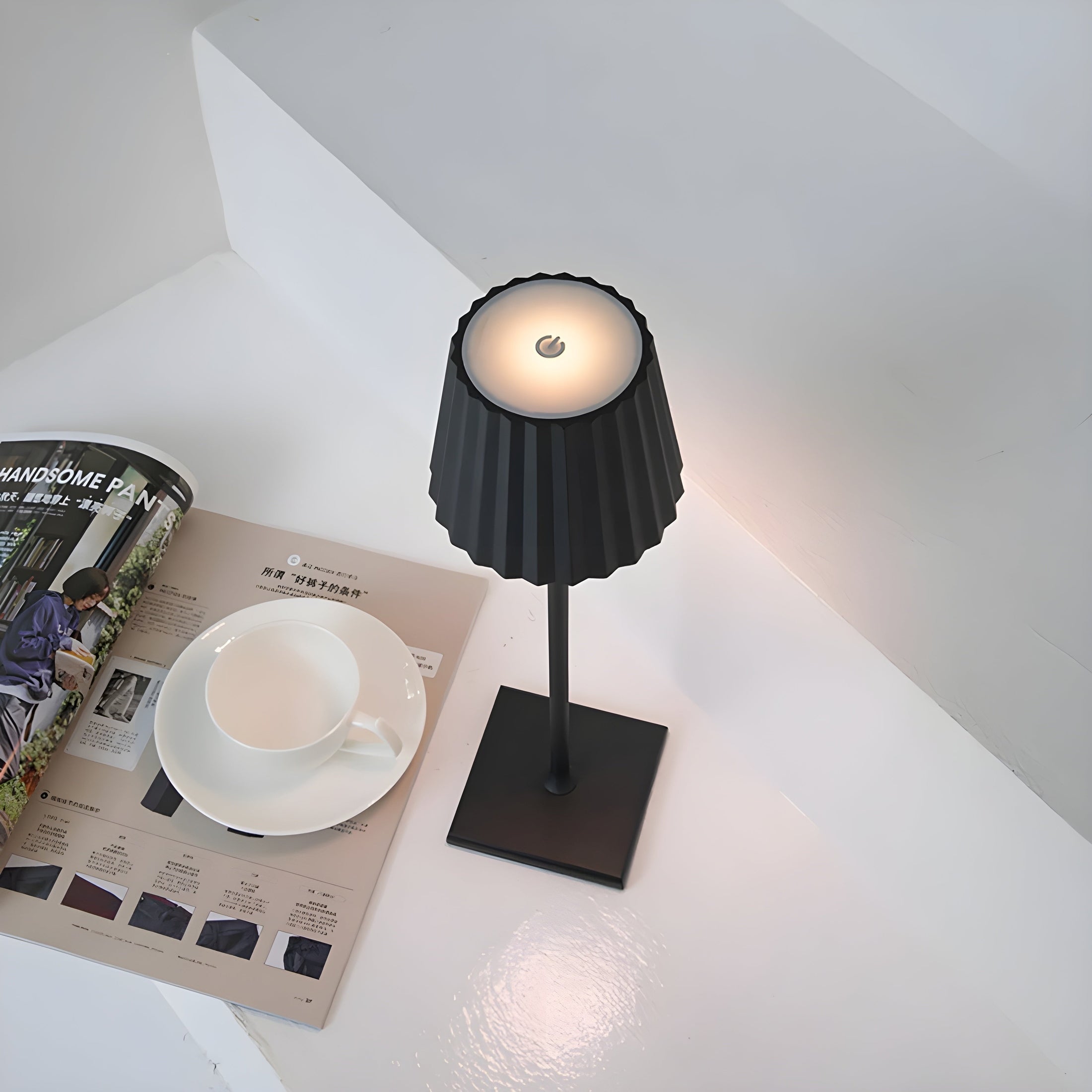 LumiGlow Draadloze Tafellamp – Elegant Design met Touch Control & USB Charging