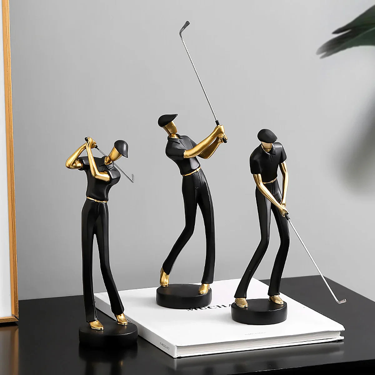 Gilded Motion – Figurines with Dynamic Golf Swing