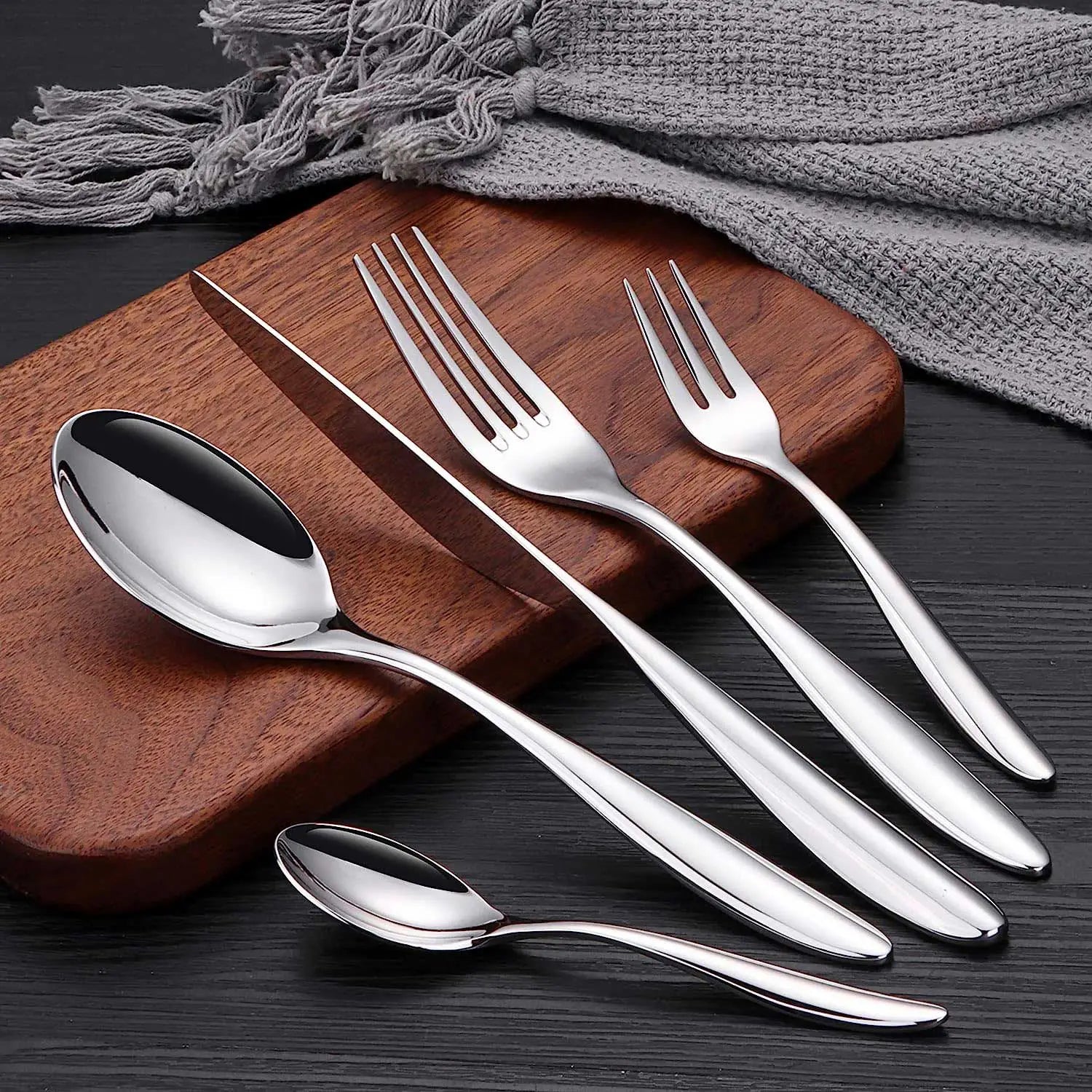 LumiForge Luxe Cutlery Set – Stylish Stainless Steel Design for a Refined Dining Table Experience