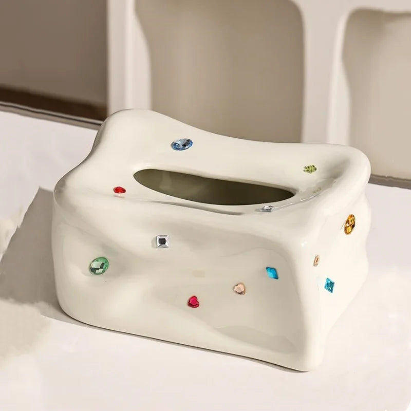 Élise – Luxury Porcelain Tissue Box with Heart-Shaped Gemstone Accent