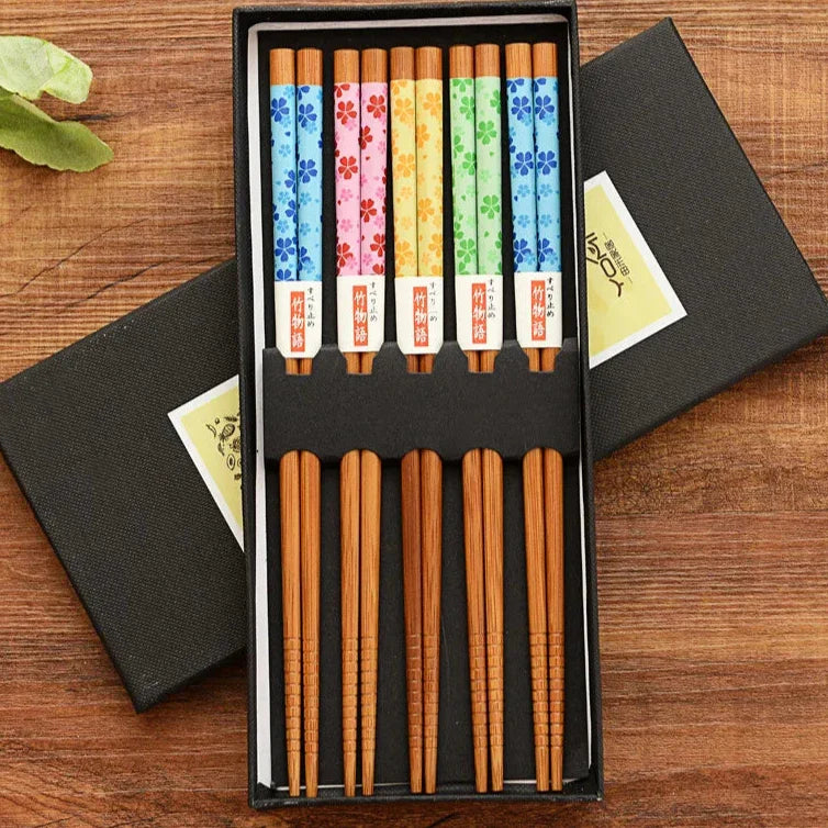 ZenBamboo – Luxe 5-delige Bamboe Eetstokjes Geschenkset met Culturele Patronen