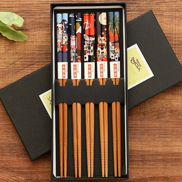 ZenBamboo – Luxe 5-delige Bamboe Eetstokjes Geschenkset met Culturele Patronen