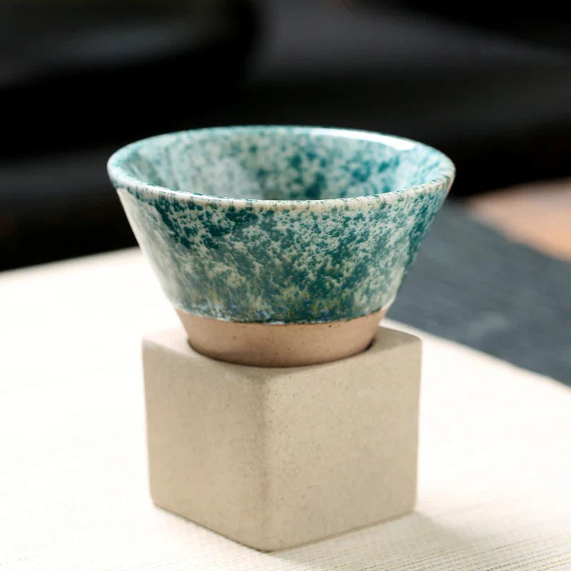 RetroBrew – Vintage Kegel-Shaped Espresso Cups with Stylish Holder