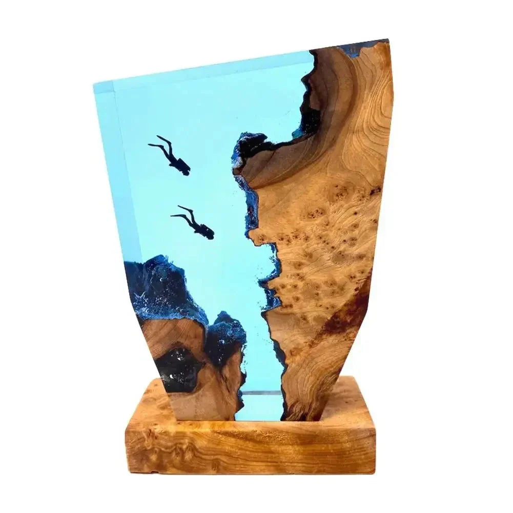 AquaLume – Luxury Table Lamp with Oceanic Diver Design for a Soothing Atmosphere
