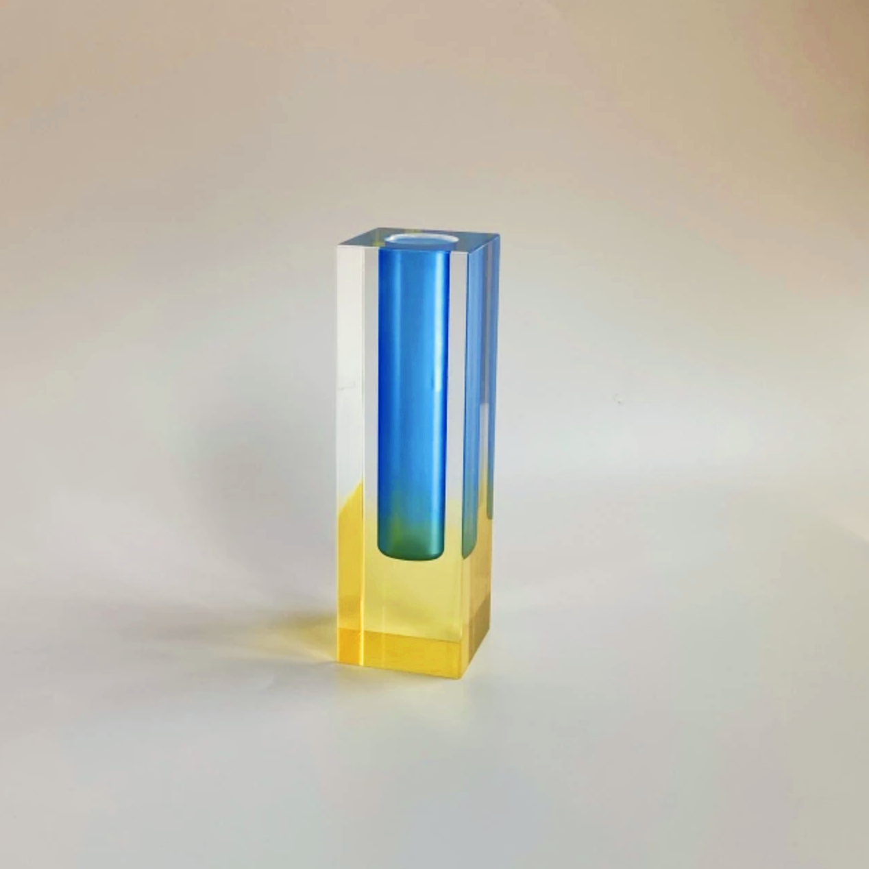 LumiForm – Prisma Acryl Vaas & Organizer met Modern Design