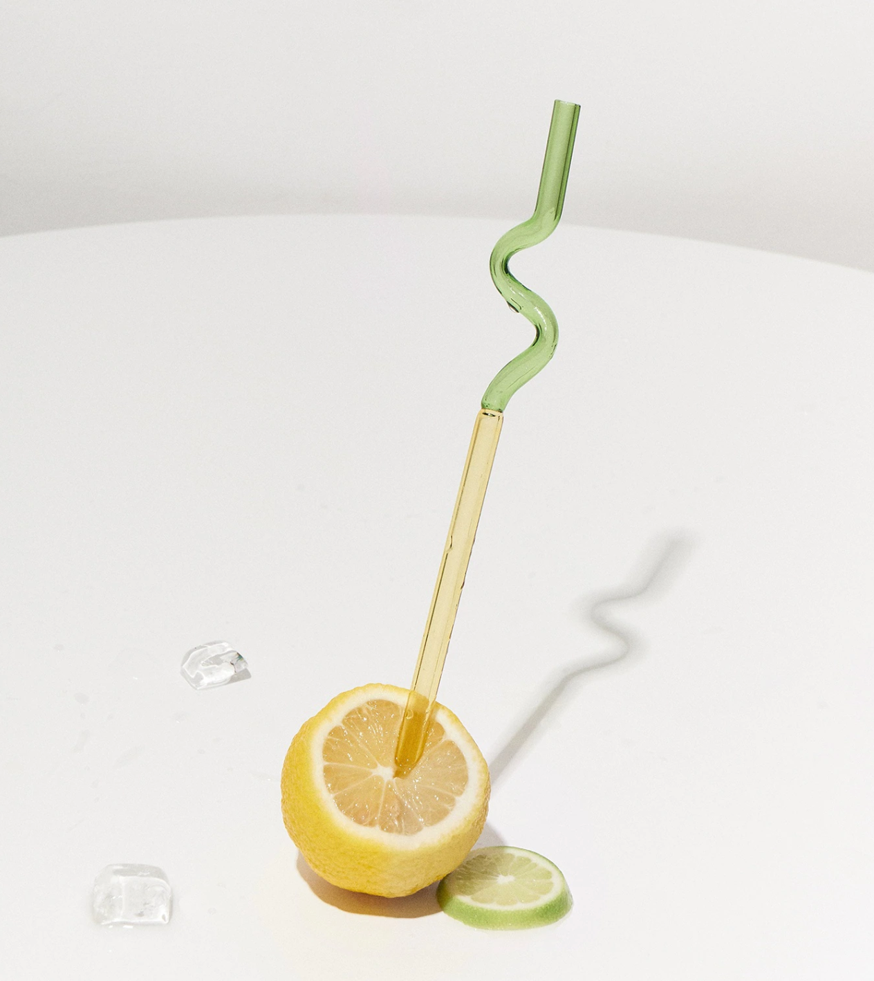TwistSip – Speelse Gekleurde Glazen Rietjes met Elegant Gedraaid Design