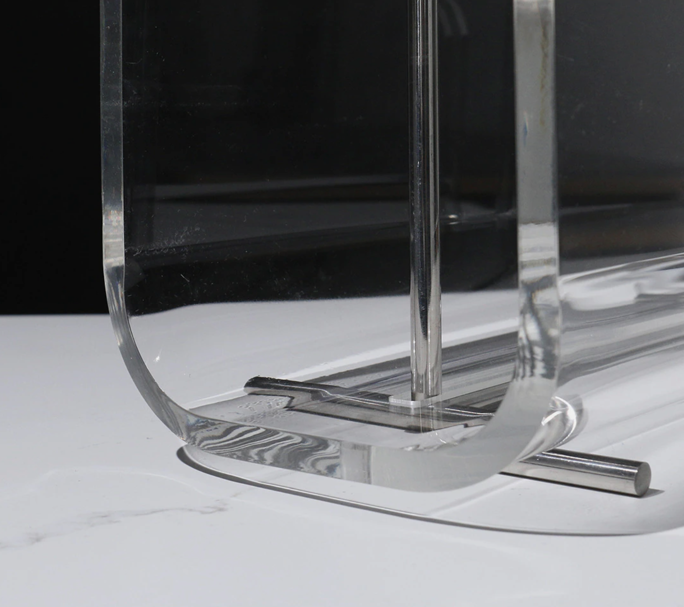 SpectraRack – Transparant Acryl Tijdschriftenrek & Draagbare Boekenkast