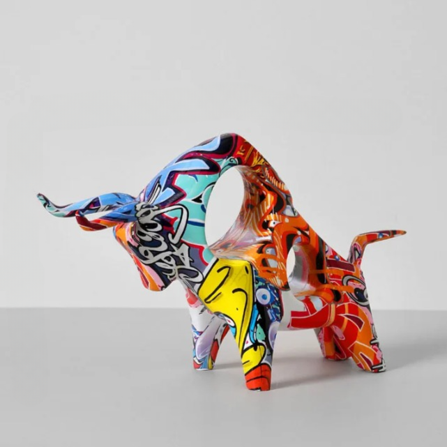 ArtToro – Luxe Stierenbeeld met Graffiti-Design voor een Modern Interieur