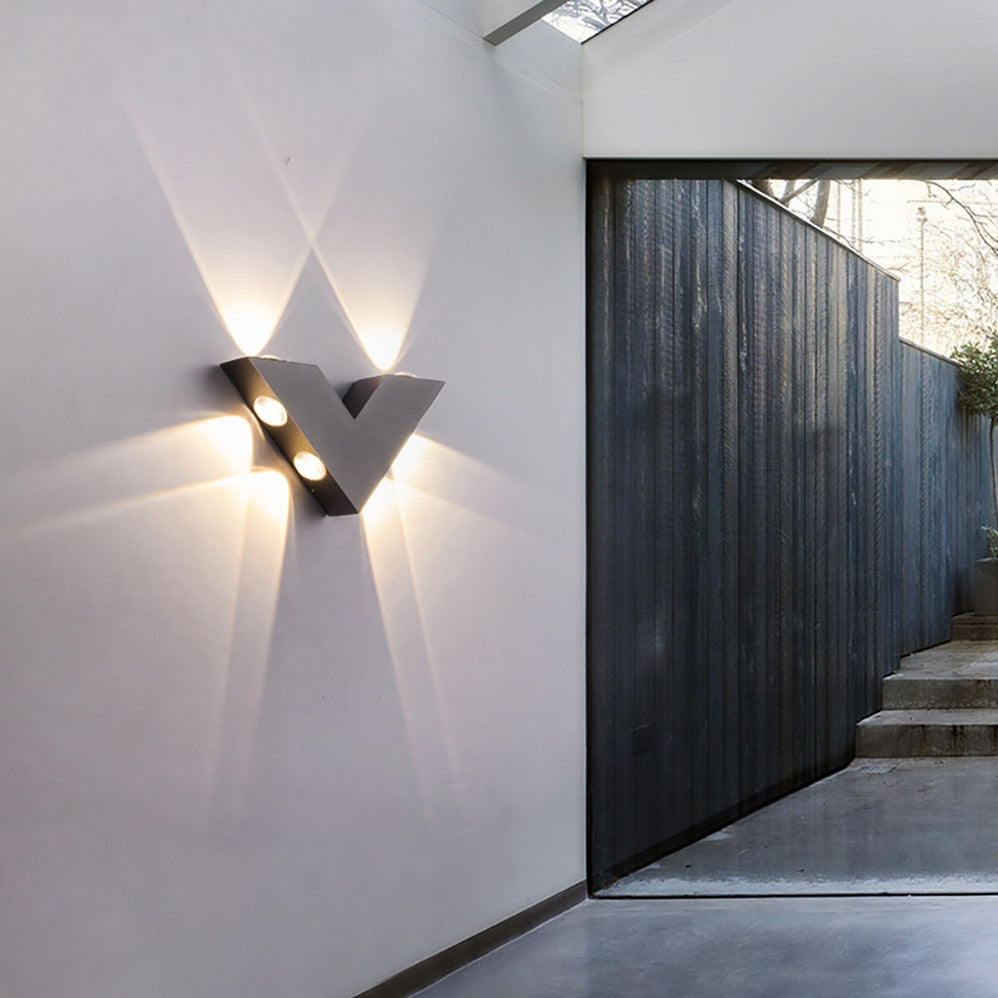 SullivanGlow – Modern LED Outdoor Spot with Up/Down Lighting for Stylish Outdoor Ambiance