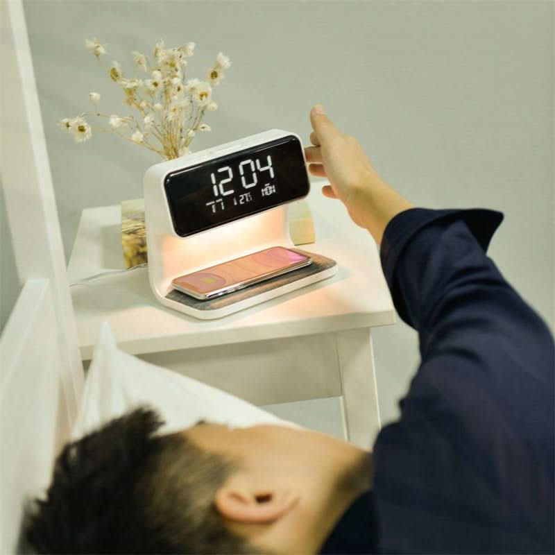 Veilleuse avec Réveil LCD et Chargeur Sans Fil 3-en-1 à Commande Tactile