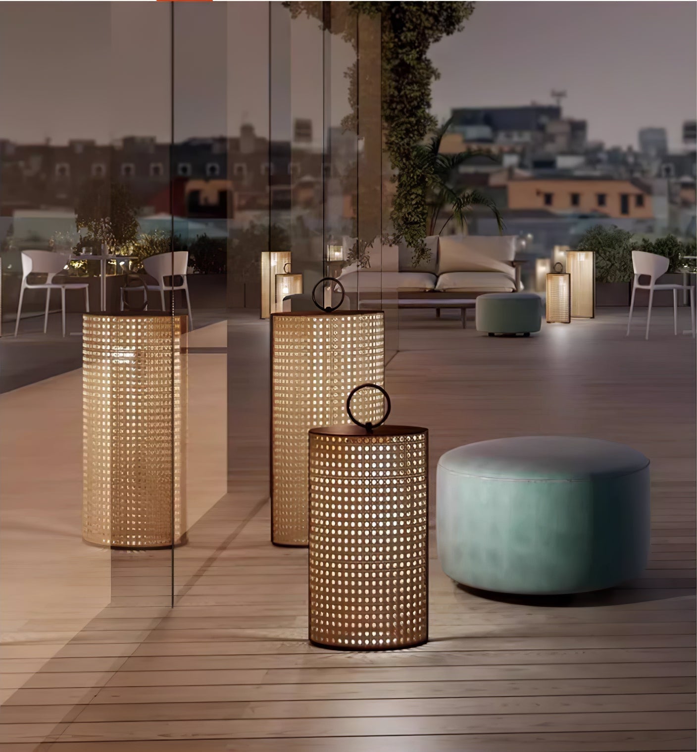 Lanterne Solaire d'Extérieur avec Télécommande et Revêtement en Rotin pour Jardin et Terrasse