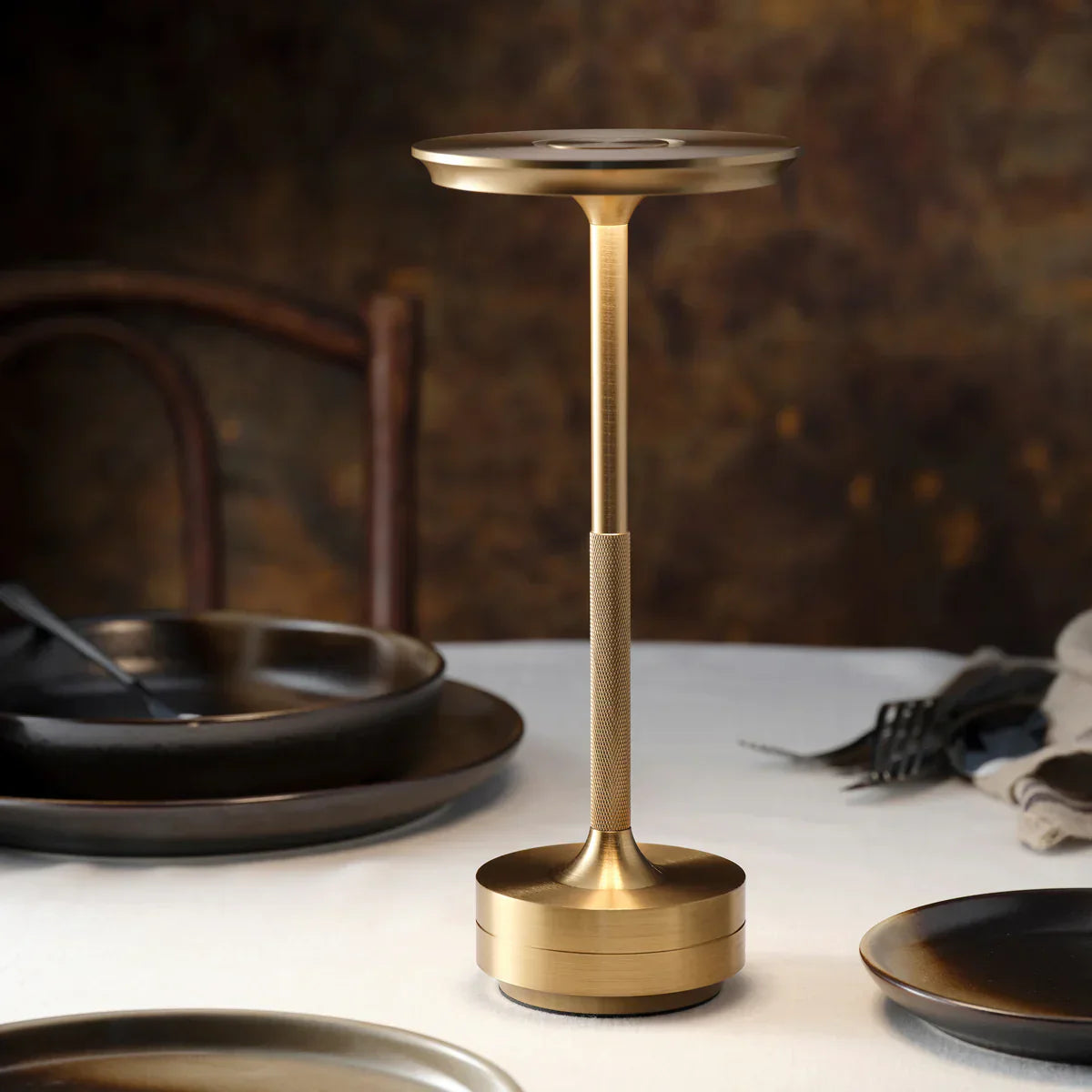 SavoyLuxe – Table Lamp with Timeless Design and Advanced Functions