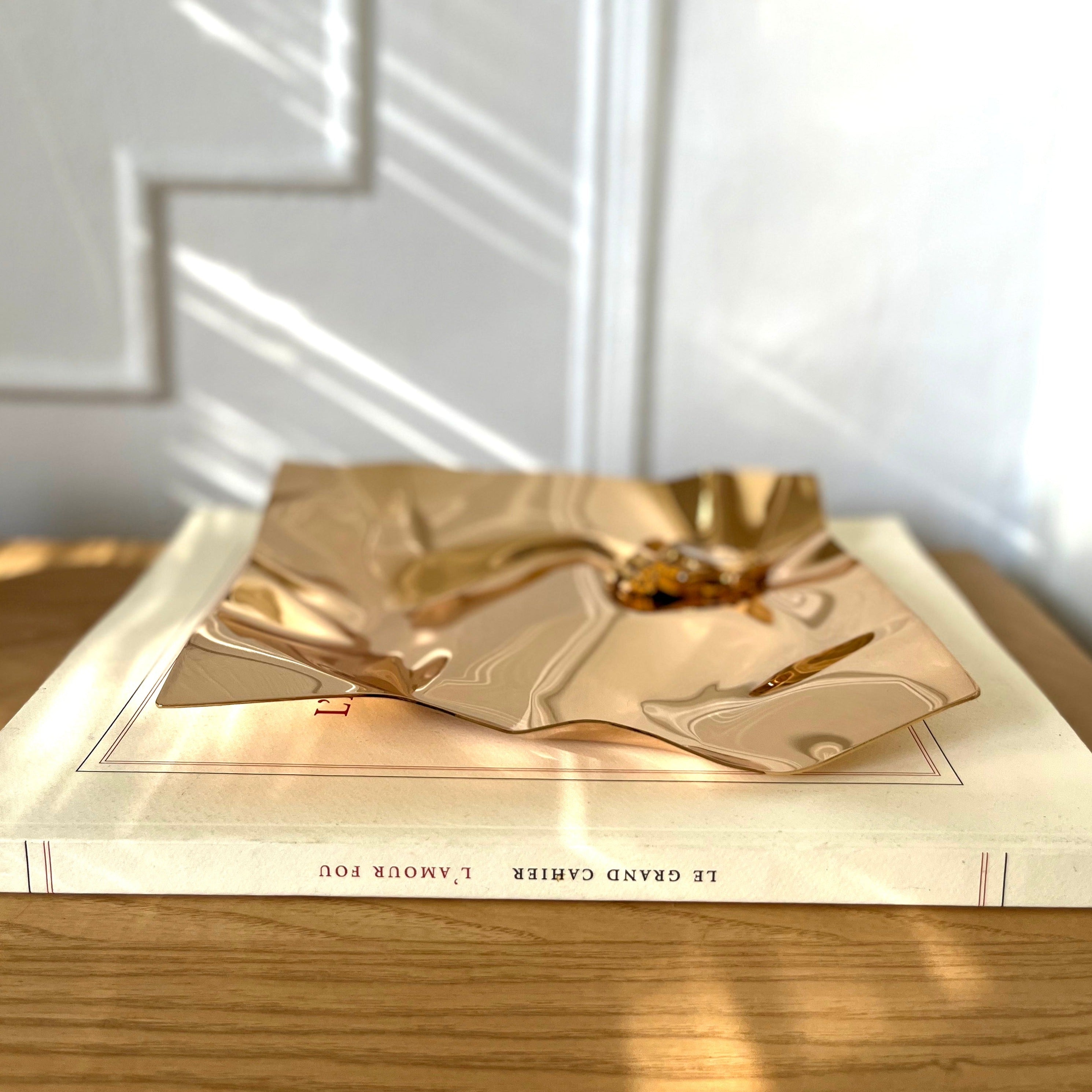 LustreCrush – Luxe RVS Dienblad met Uniek Verkreukeld Design
