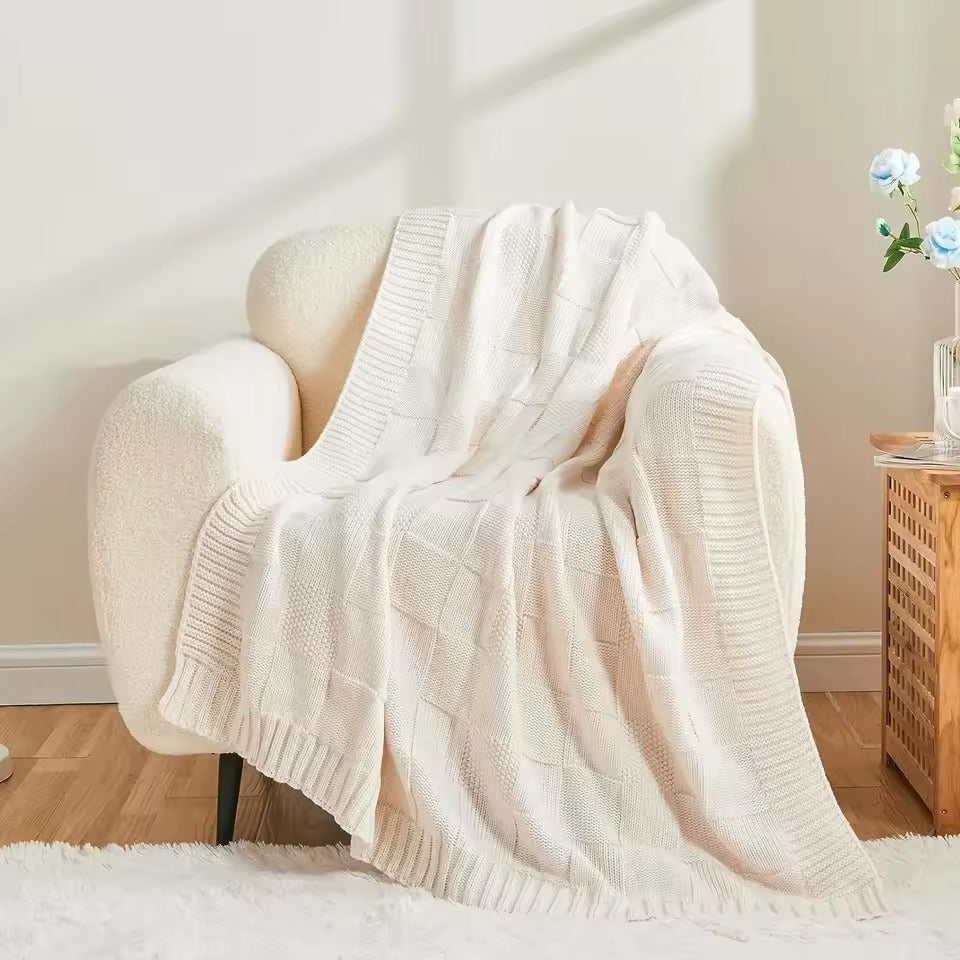 LunaWeave Luxe Knitted Throw – Soft Warmth & Timeless Style for a Serene Interior