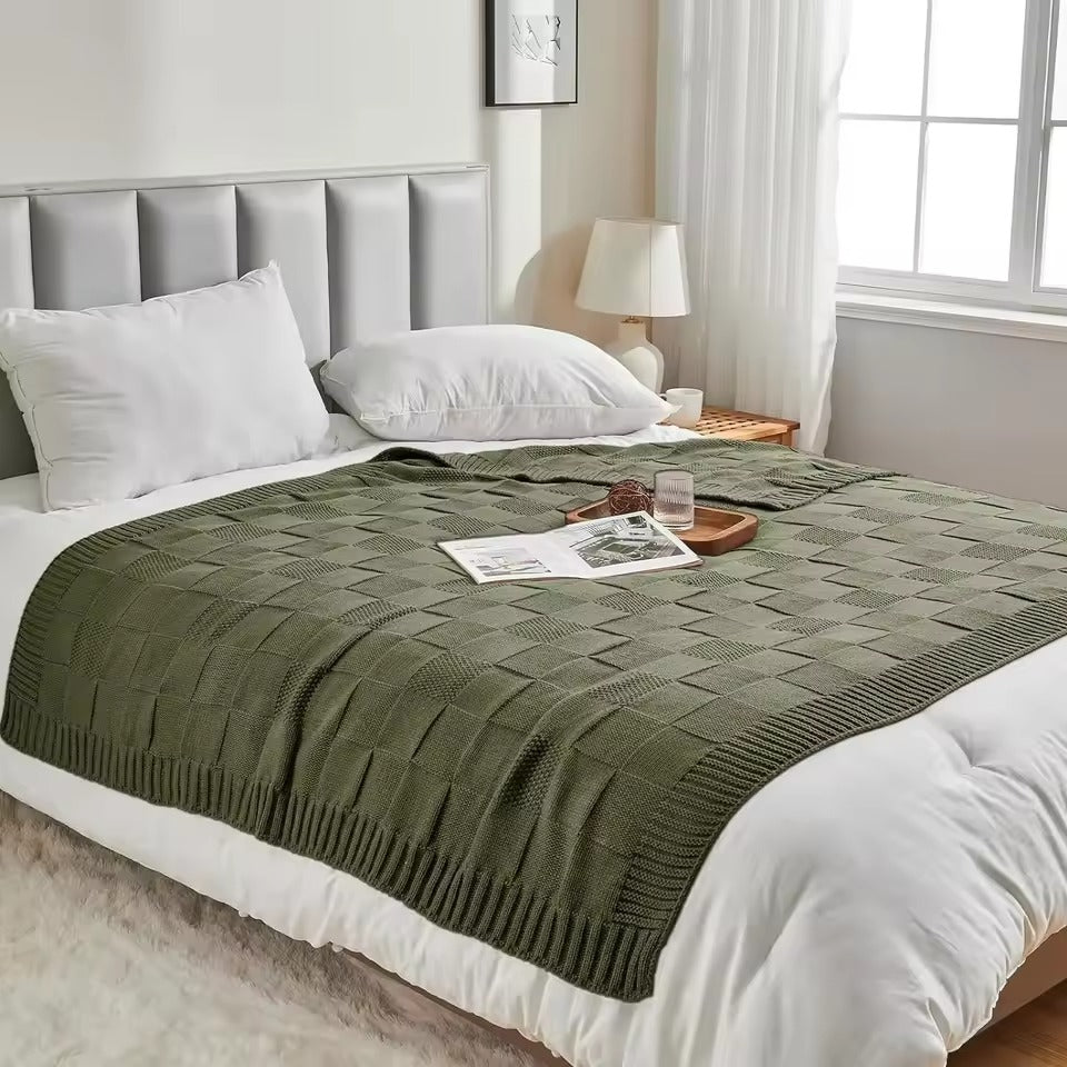 LunaWeave Luxe Knitted Throw – Soft Warmth & Timeless Style for a Serene Interior