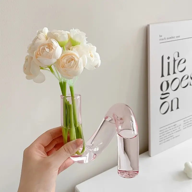 Aurelo Swirl Vase – Sculptural Glass Design Piece for a Modern Interior