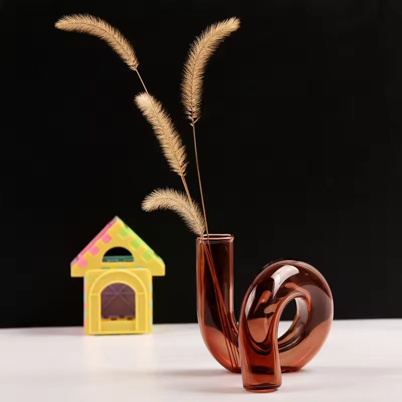 Aurelo Swirl Vase – Sculptural Glass Design Piece for a Modern Interior