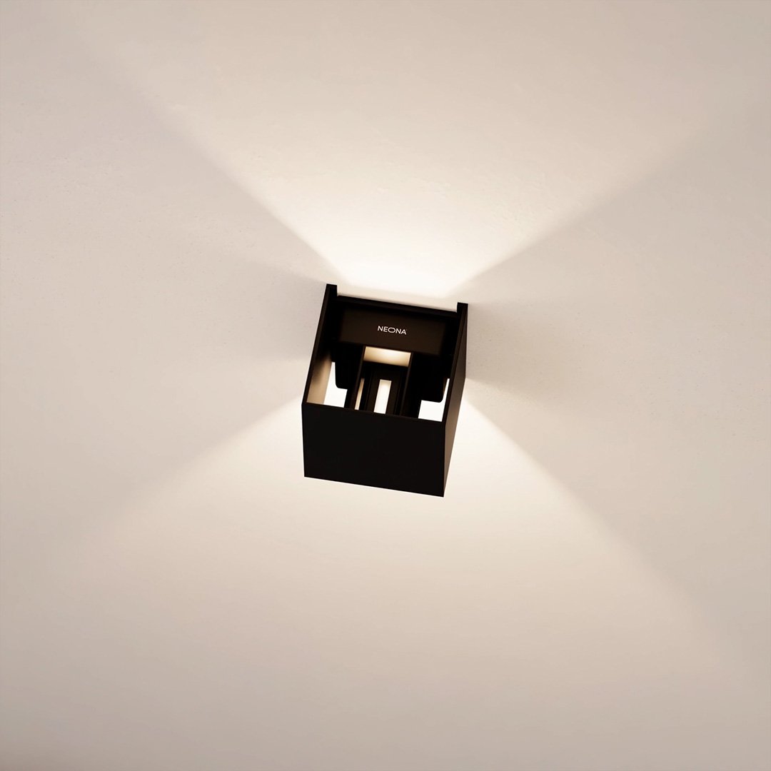 Xena – LED Wall Lamp with Adjustable Light Valves