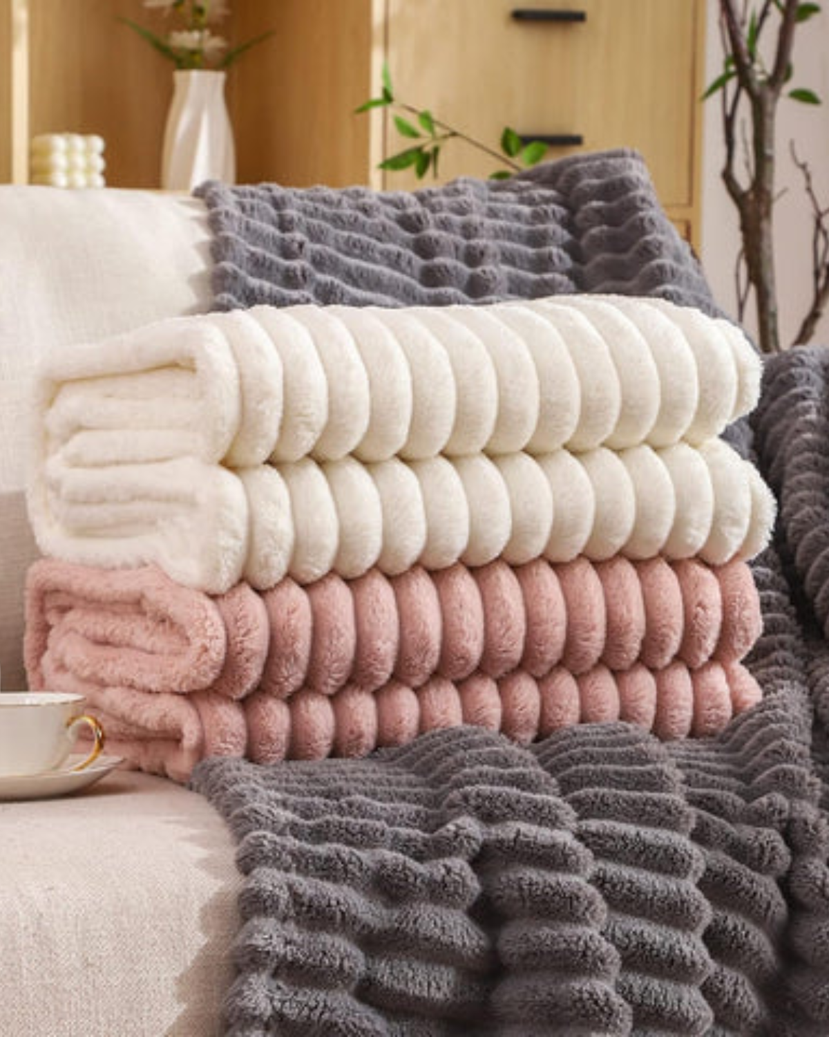 Veloura – Luxe Plush Blanket with Elegant Texture for Warmth & Style