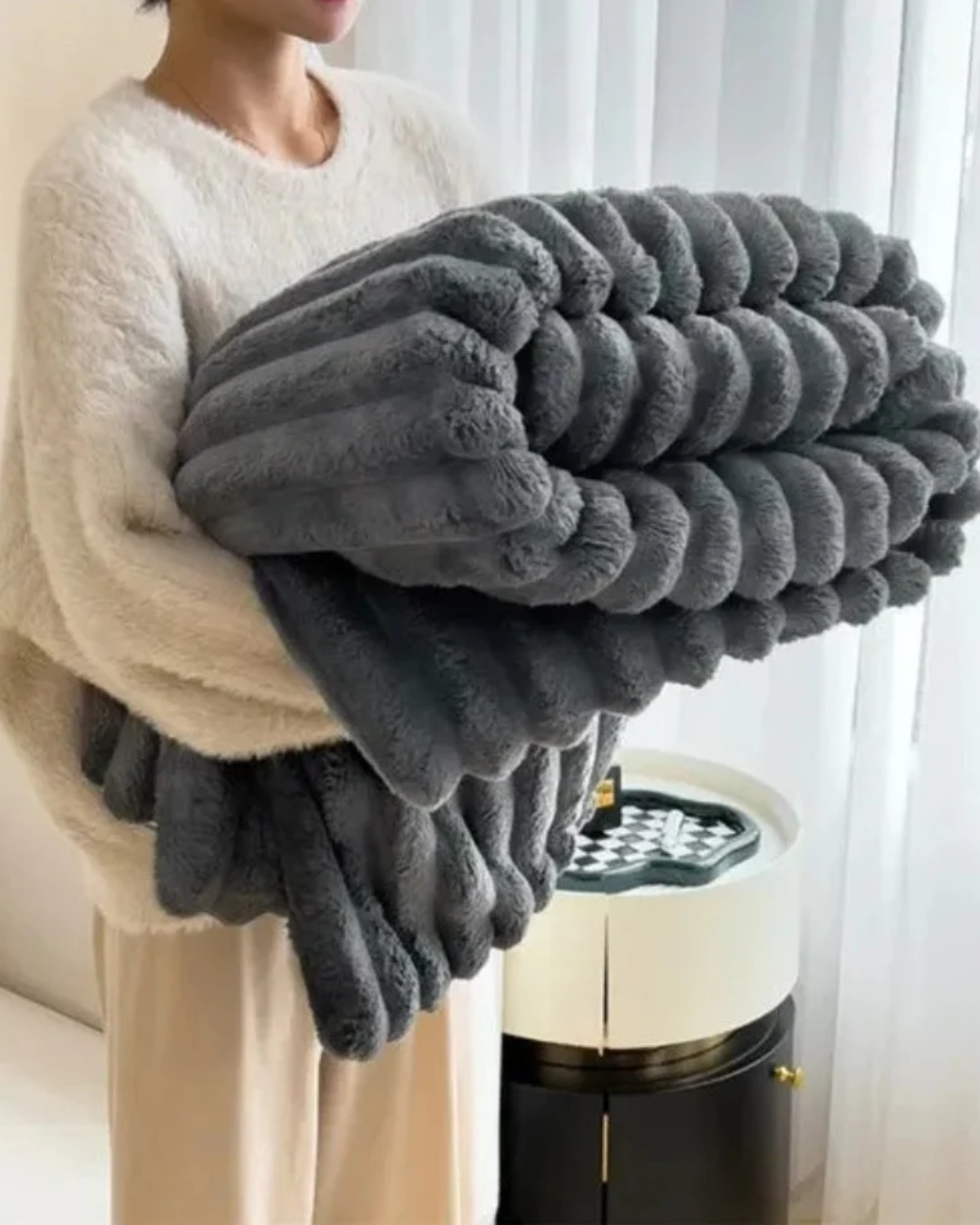 Veloura – Luxe Plush Blanket with Elegant Texture for Warmth & Style