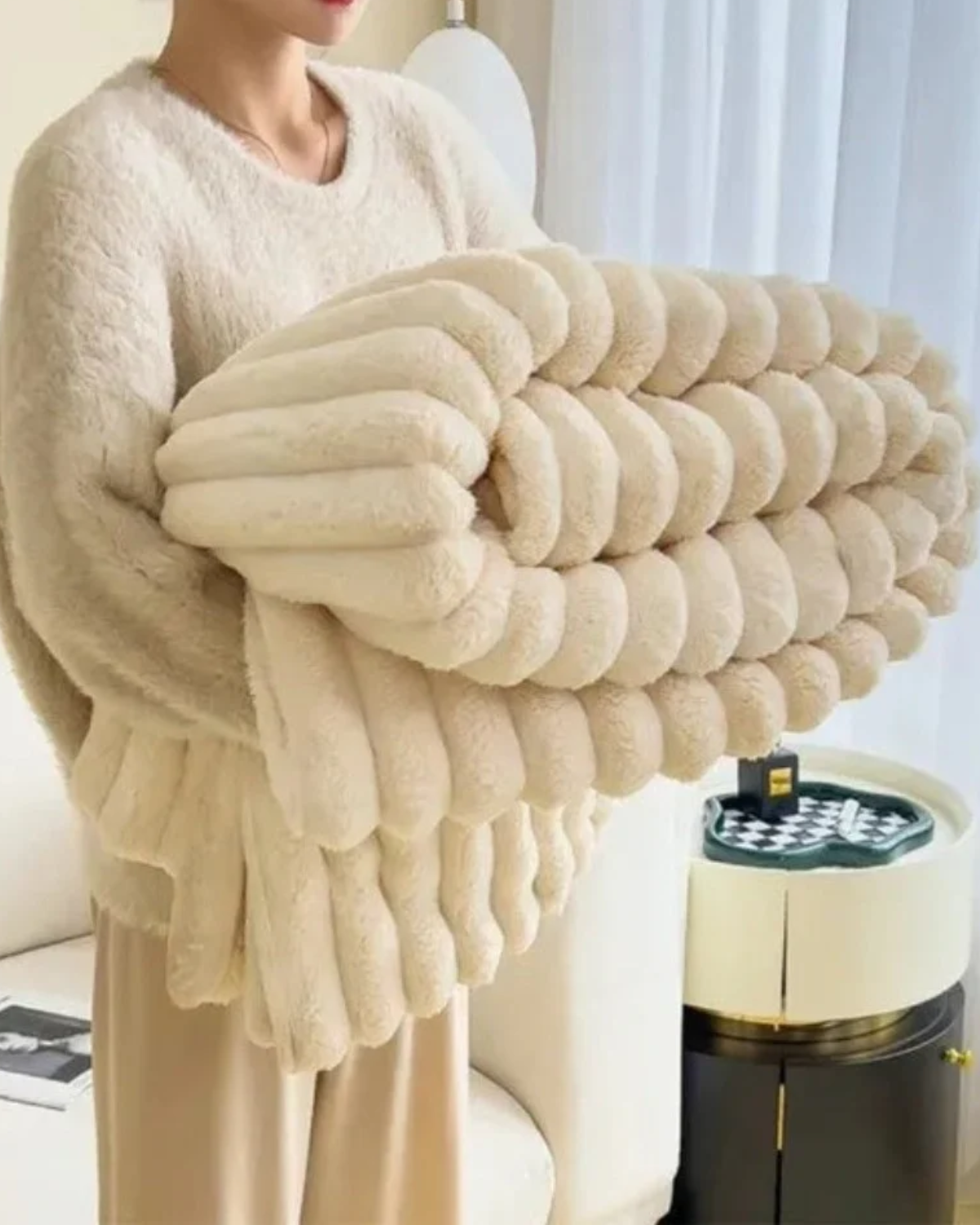 Veloura – Luxe Plush Blanket with Elegant Texture for Warmth & Style