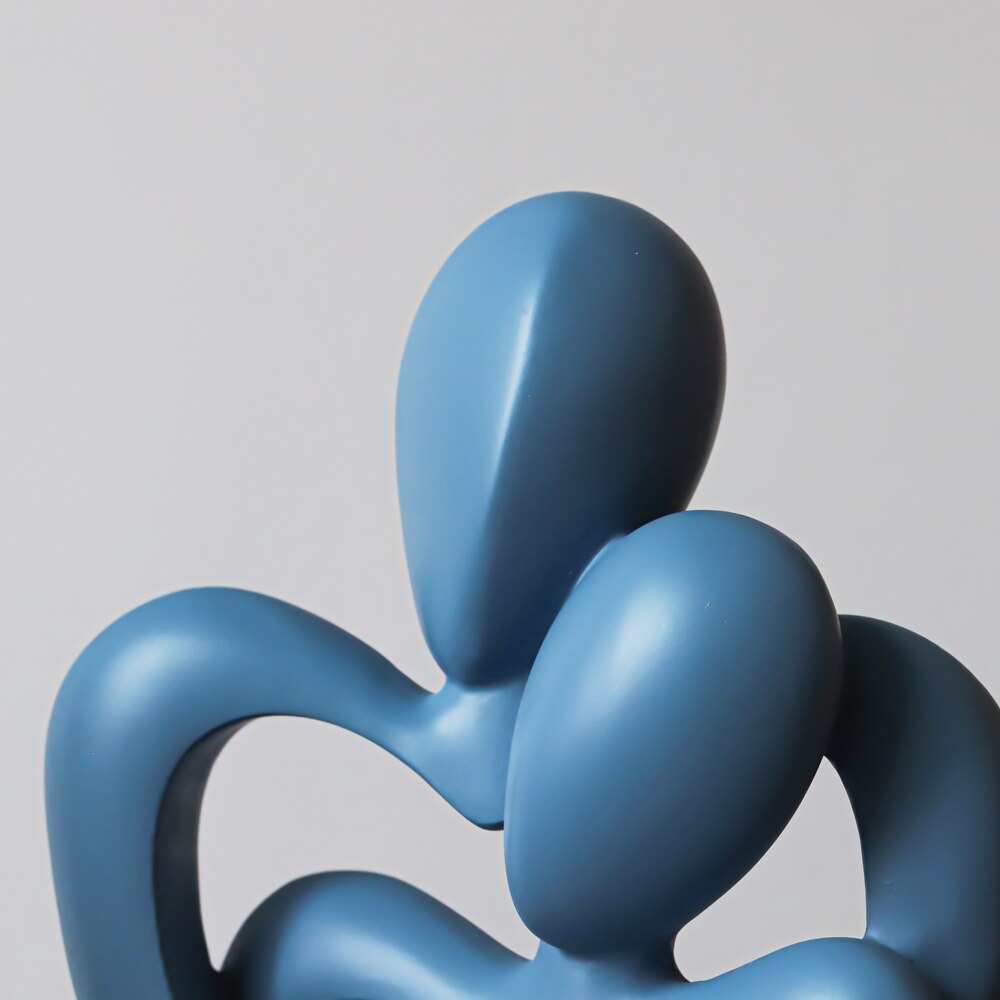 LoveriQ – Elegant Abstract Sculpture with Timeless Charm